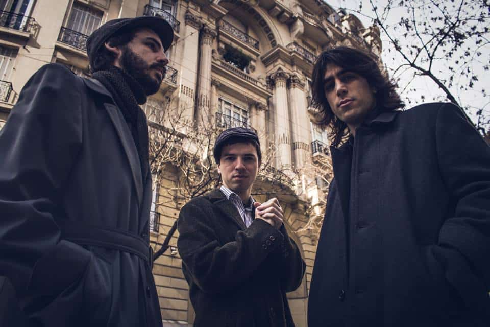 Caos Luz: "Es importante que nuestro público se sienta parte de los shows" - "Creo que Elliot Smith hizo que me animara a ser cada vez más sincero conmigo mismo, que no me guardara nada. Que aprovechara la oportunidad de componer para sacarme la mierda de adentro, y todo ese dolor que se acumula día a día -explica David Tagger, frontman de Caos Luz-. Nunca escribí algo por compromiso o por si pegaba. Pero antes no me animaba a soltarme en todas las letras: muchas veces me quedaba por la mitad". 4ebf77be 80b6 46eb 823d e5adf282f079