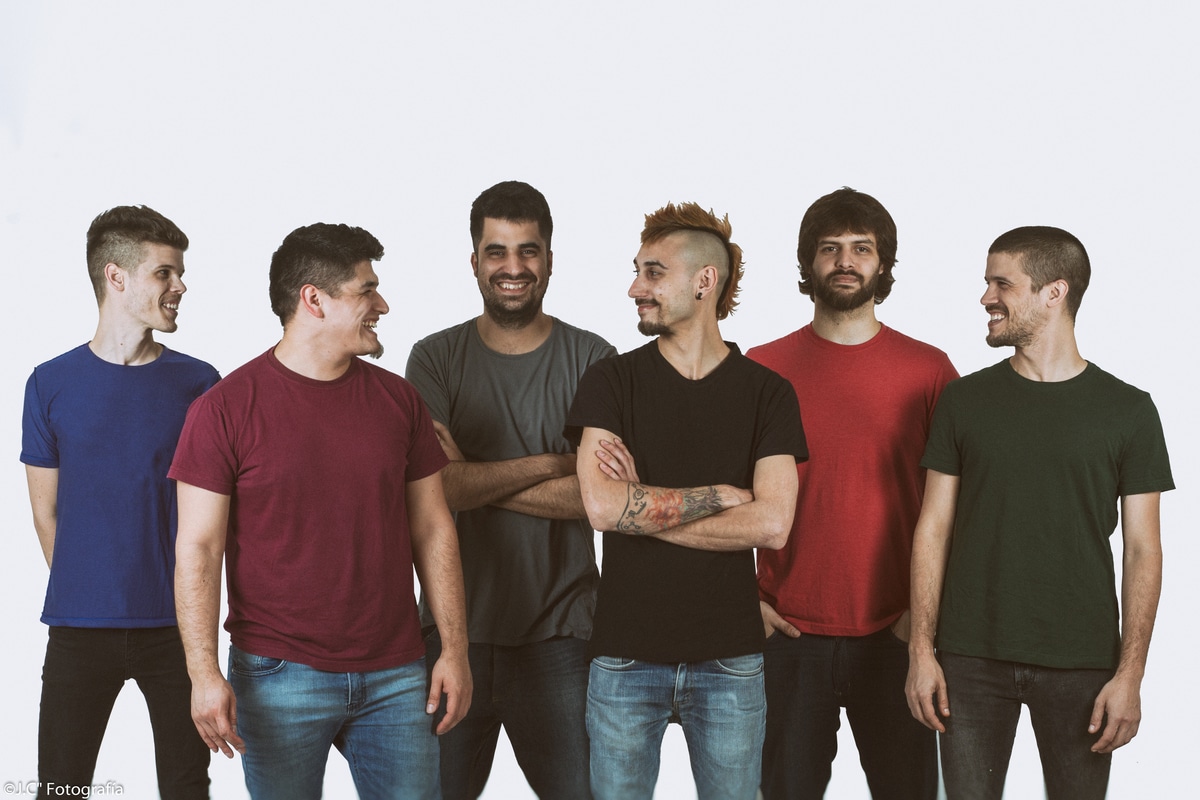 Caracol a Contramano: "Este año la idea es tocar para elevar la banda al siguiente nivel" - La banda platense abrió el año en la segunda edición del Festival Insurgente en el Konex, donde compartió el escenario principal junto a Karamelo Santo y Edu Schmidt. El sexteto formado en 2006 viene de cerrar el año en el Atenas de La Plata presentando su último material discográfico "Átomos" con grandes repercusiones. 5341d2ca d6c5 4f52 a2dc d17029e12f0f