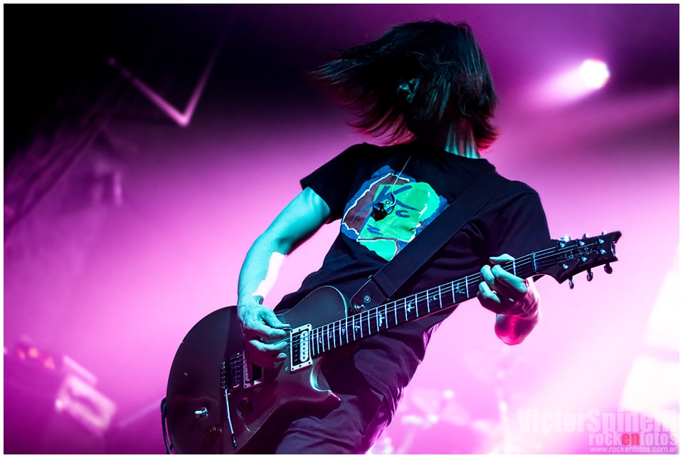 Steven Wilson volvió a deslumbrar en el Vorterix - Steven Wilson volvió a hacerlo. Una vez más mantuvo a una sala repleta en vilo durante casi 2 horas y media, con piezas atrapantes, historias envolventes, un sonido perfecto, hipnótico, una performance musical digna de los mejores. Nuevamente se llevó infinitos aplausos, interminables e incontrolables ovaciones, incontables elogios. De nuevo dejó en claro por qué las grandes figuras del rock progresivo - y sus seguidores - lo siguen eligiendo, una y otra vez. 560cc28a b004 4df2 afca 164e4b920323