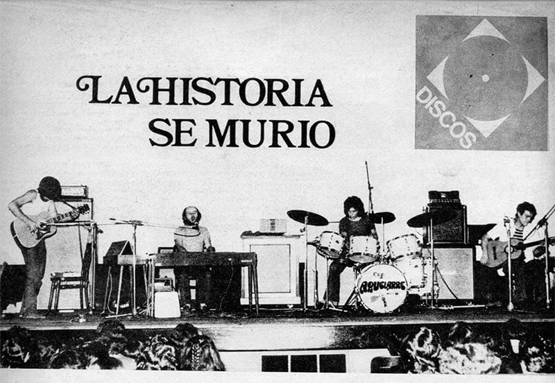 Aquelarre: la historia se murió - Y digamos la verdad: después de los surgimientos de Almendra, Manal y Arco Iris, muchos pensaron que la exploración de un sonido nacional se había acabado. Es mentira. Y hoy está la prueba: se llama Aquelarre, dos músicos que participaron del proceso gestador y otros dos más recientes. Síntesis: una nueva —extensión— posibilidad para la música popular argentina. 5c016049 bb69 4f1c bf2b 4323f51e3155