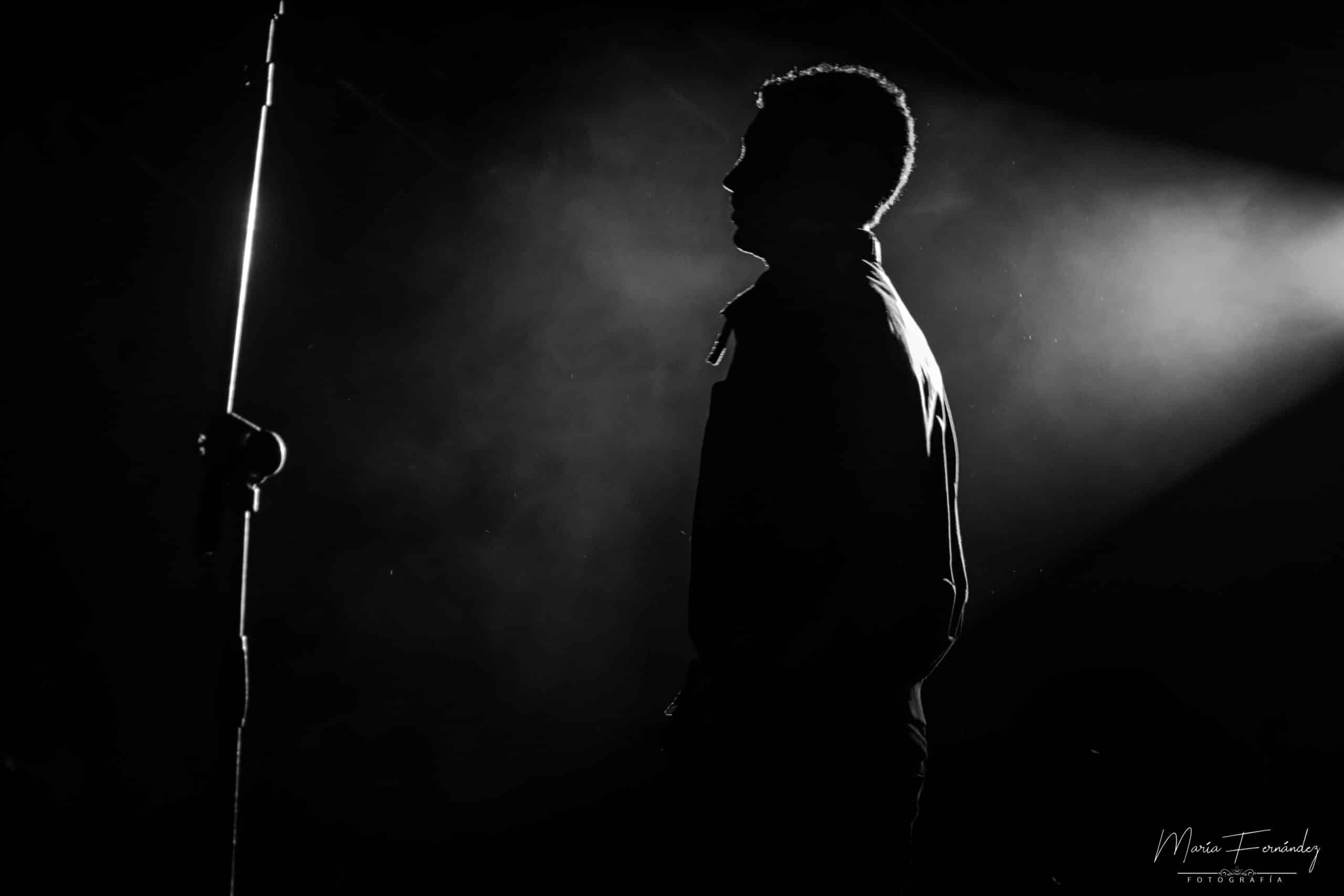 La noche de Babasónicos y El Kuelgue en el Anfiteatro rosarino - El compositor, cantante, multi-instrumentista y productor musical Juani Favre comenzó minutos después de la 20 su set que precedía al de El Kuelgue, grupo con un muy buen presente y un abanico interesante de ritmos y performances. 5ecbf38e b141 43fc a37d 1a89a893a8b9 scaled