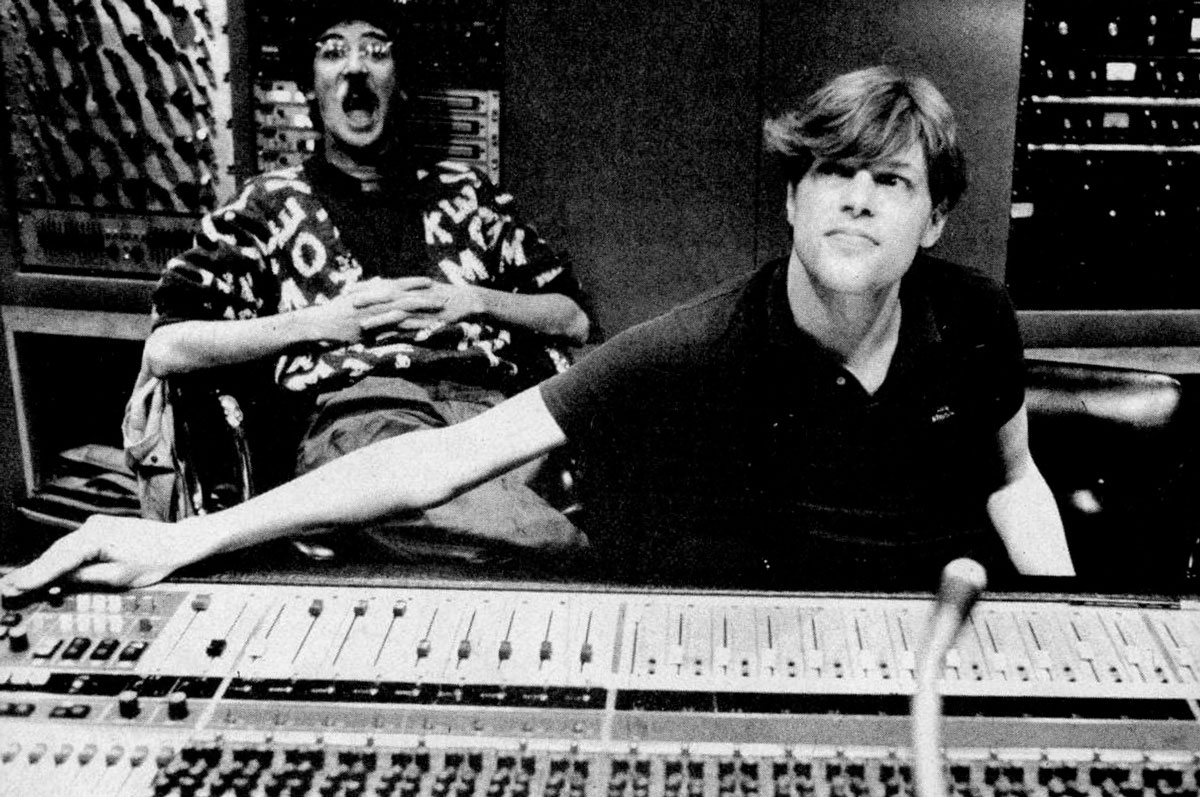 Rescate: a 40 años de "Piano bar" - En esta entrevista de 1984, Charly García reflexiona sobre su carrera en un año de altos y bajos, hablando de su último disco "Piano bar" como una catarsis personal, influenciada por las críticas y rechazos que recibió. A su vez, se muestra optimista sobre el futuro de la música argentina, destacando el talento emergente y subrayando la necesidad de un mejor manejo del rock como negocio. 62037ebe 680d 4abd 98ac 633876ce65f6