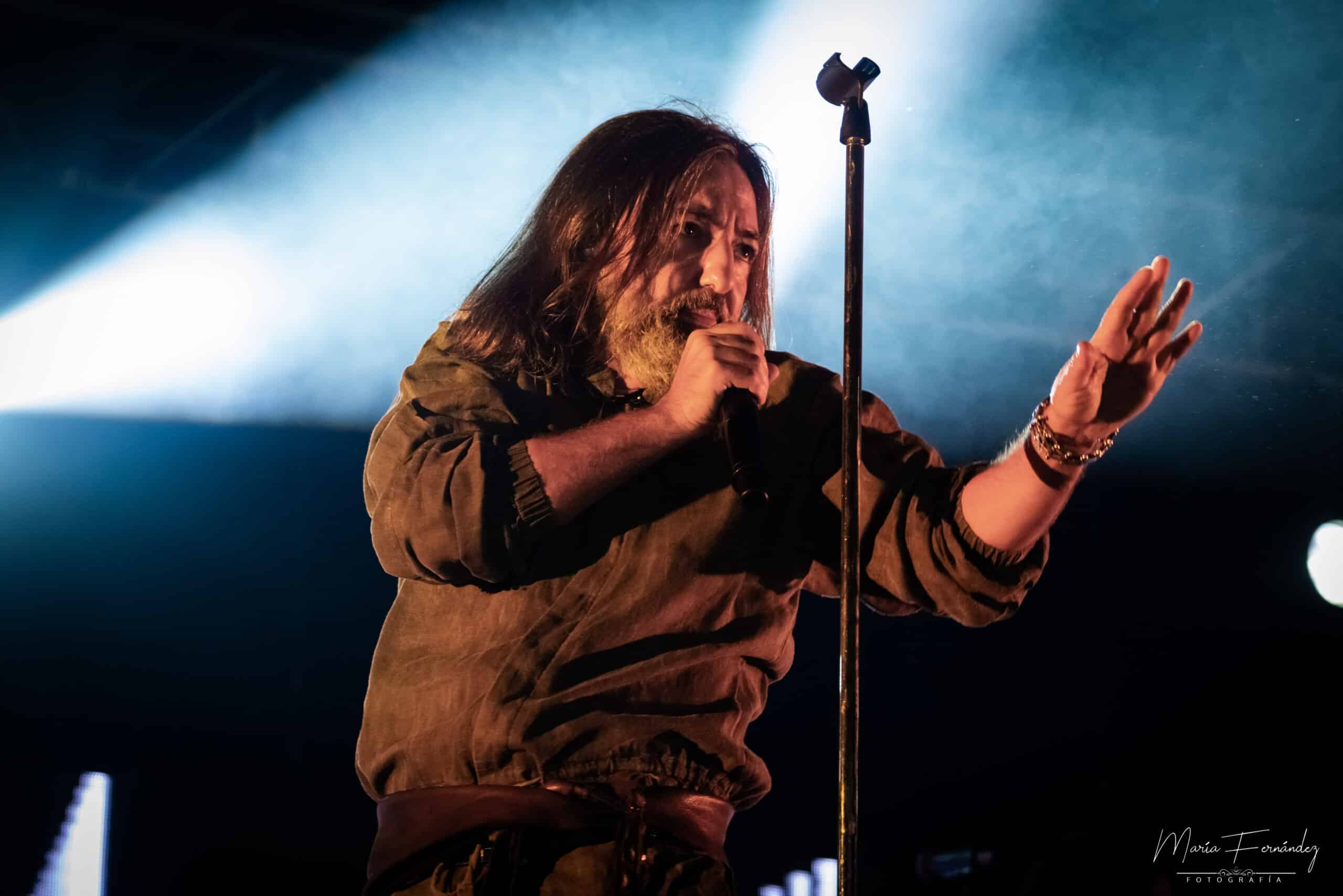 La noche de Babasónicos y El Kuelgue en el Anfiteatro rosarino - El compositor, cantante, multi-instrumentista y productor musical Juani Favre comenzó minutos después de la 20 su set que precedía al de El Kuelgue, grupo con un muy buen presente y un abanico interesante de ritmos y performances. 69936257 bd71 4400 a251 aff404b38817 scaled
