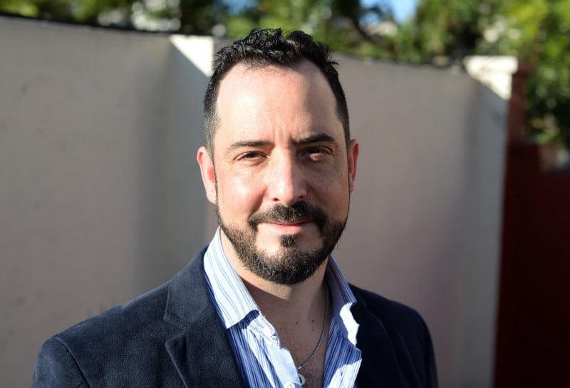 Un Concierto Redondo: "Los prejuicios se caen cuando la música te llega" - Mario no sólo analizó a Los Redondos desde un punto de vista académico, sino que pudo experimentarlos varias veces en vivo. "Cuando arranqué a verlos ya tocaban en estadios, pero aproveché mucho esa época. Si hacían dos fechas, iba a ambas. Para la primera comprábamos la platea con mi familia, y a la otra iba con mis amigos al campo. Fue una etapa muy linda, sobre todo porque yo venía del Genesis de Peter Gabriel y de algunas cosas de los Beatles". 701ef931 a8e1 48b0 8ea9 0c1082c8a62b
