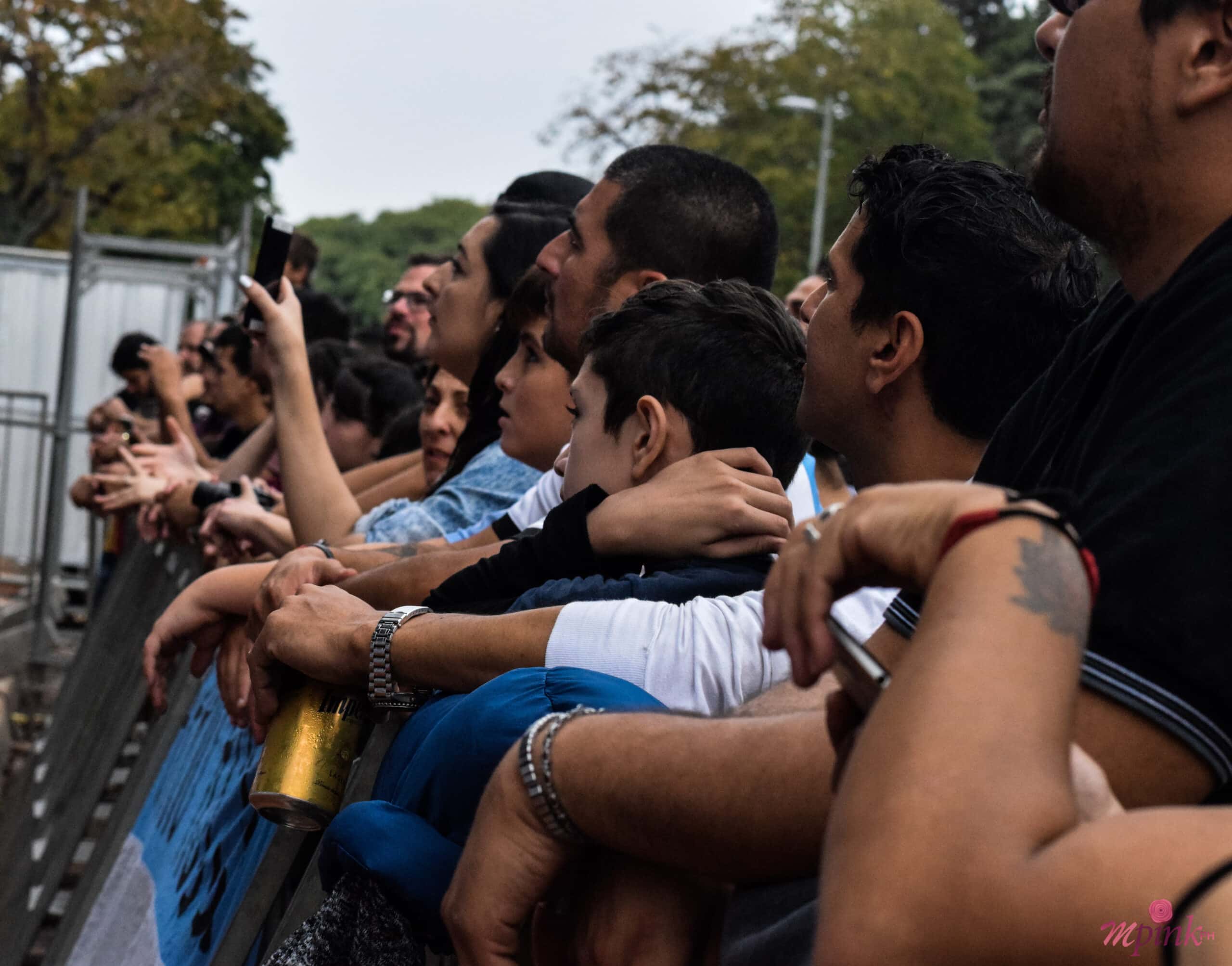 #TodosSomosMalvinas: 36 años no es nada, nada - Una multitud se congregó el lunes 2 de abril, a orillas del río Paraná, para terminar de recordar los 36 años del desembarco de las tropas argentinas en la Islas Malvinas. Los Vándalos, Cielo Razzo, Bulldog, Peteco Carabajal, Patagonia Revelde, Flor Croci y Los Bardos le pusieron música a la memoria que por el clima en Rosario se tuvo que dividir en dos partes. 7ea83879 a0c3 411c 8b58 da2628defb34 scaled