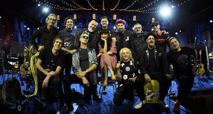 Los Auténticos Decadentes presenta "Amor" con Mon Laferte, primer single de su álbum MTV Unplugged - Los Auténticos Decadentes: MTV Unplugged marca el regreso del célebre formato a la Argentina y será transmitido en América Latina y Estados Unidos por la cadena MTV en el mes de octubre, en simultáneo con el lanzamiento discográfico del material en formatos CD+DVD y digital. 7f3945f5 d79b 47f3 b3f5 b9c9507a1012