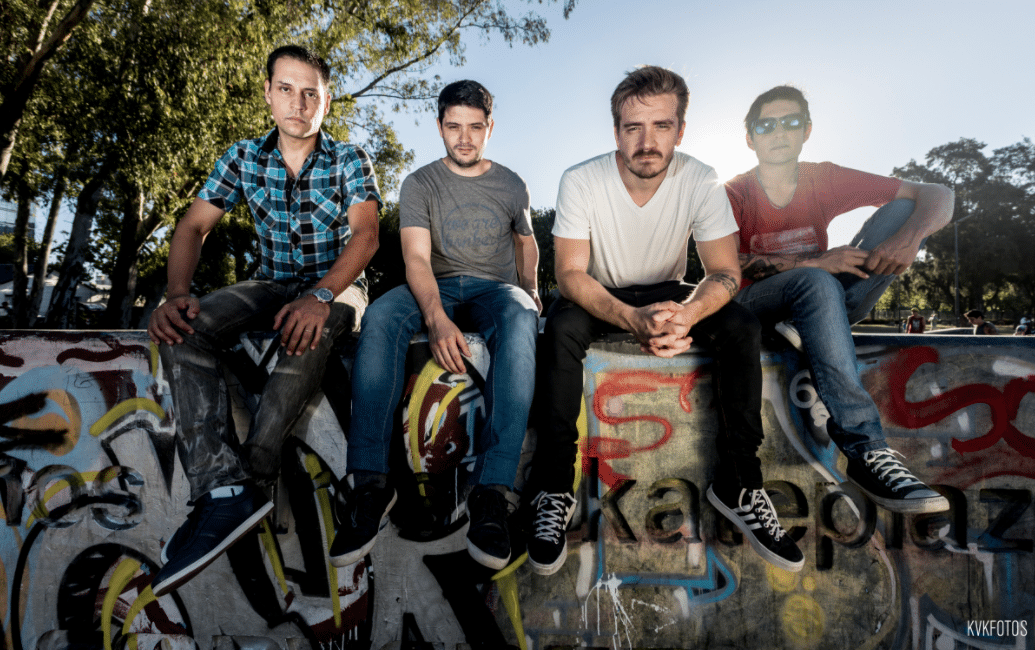 Verba Aurelia: "Grabamos todo sin la ayuda de nadie" - Verba Aurelia, la banda liderada por Augusto Feliciani, presentará "Siete", su nuevo trabajo, el 7/7. Hablamos con él de esta coincidencia y de cómo montaron su estudio desde cero. 82ecb83d cb53 4265 be75 898fa2b16acb