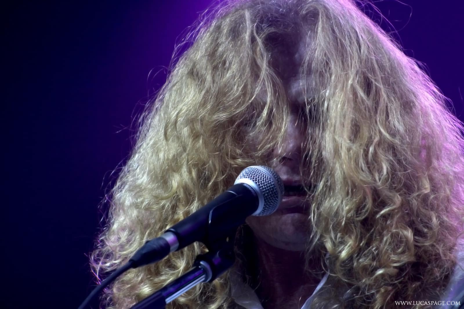 Megadeth en Buenos Aires: sinfonía indestructible - Megadeth lanzó uno de sus discos claves en 1994. Por tal razón, cuando se comunicó que la banda volvería a Paternal y festejaría los veinte años de ese álbum, se intuyó que no sería una visita más. La celebración era inminente: las entradas, los carteles y los anuncios radiales anunciaban a "Youthanasia" en primera plana. Pero con el correr de los meses, la información mutó. 867d2268 efe6 48f4 af98 e911fce62b55