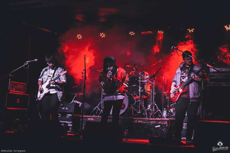 FestiCarga: el rock y la solidaridad se unen nuevamente - El festival creado por el cuarteto sanisidrense Carga Viva nació como una propuesta de dar a conocer la movida musical que abunda en la zona norte de la provincia de Buenos Aires. La banda formada por Taro Barceló (voz), Joaquín Brizuela (guitarras y coros), Nicolas Poggioli (bajo) y Pepo Macias (batería) será la encargada de llevar adelante la noche junto a Laverat. El cierre estará a cargo de DJs que coronaran la velada con la mejor música para el disfrute de los asistentes. 8c962f29 5b50 46db b2a8 a598c99b2a74