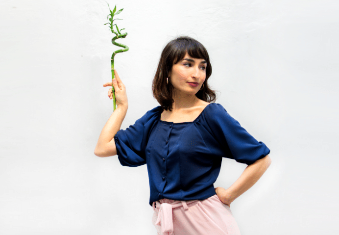 Maca Mona Mu y su obra más introspectiva - La cantautora Macarena Muñoz, más conocida como Maca Mona Mu, lanza su nuevo álbum como un homenaje al crecimiento y a la constancia, a la fortaleza y a la flexibilidad que se refleja a través de la historia del Bambú. 9237b201 f02a 4210 9554 bef1d2296ee6