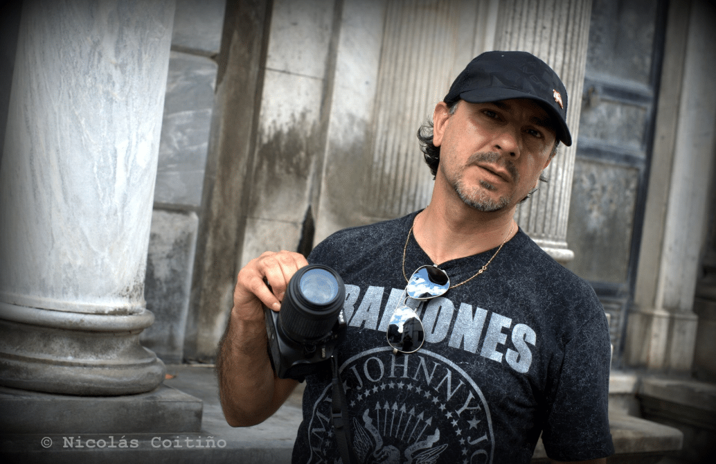 Ariel Osvaldo Torres: el argentino que escribió un libro sobre Sepultura - De adolescente, Ariel Osvaldo Torres ya era un apasionado de la música. Más específicamente del metal: entre sus pasatiempos estaba descubrir bandas, sonidos y sensaciones, como muchos entusiastas de su edad. Pero había un grupo al que se negaba: eran brasileros, y ese ya era un motivo suficiente como para no prestarles atención. "Sentía celos, no quería consumir nada de allá por un tema tonto, de competencia", explica hoy entre risas. La banda en cuestión era nada menos que Sepultura. 981dcb8d 30ed 429d 8416 5576f0641b16