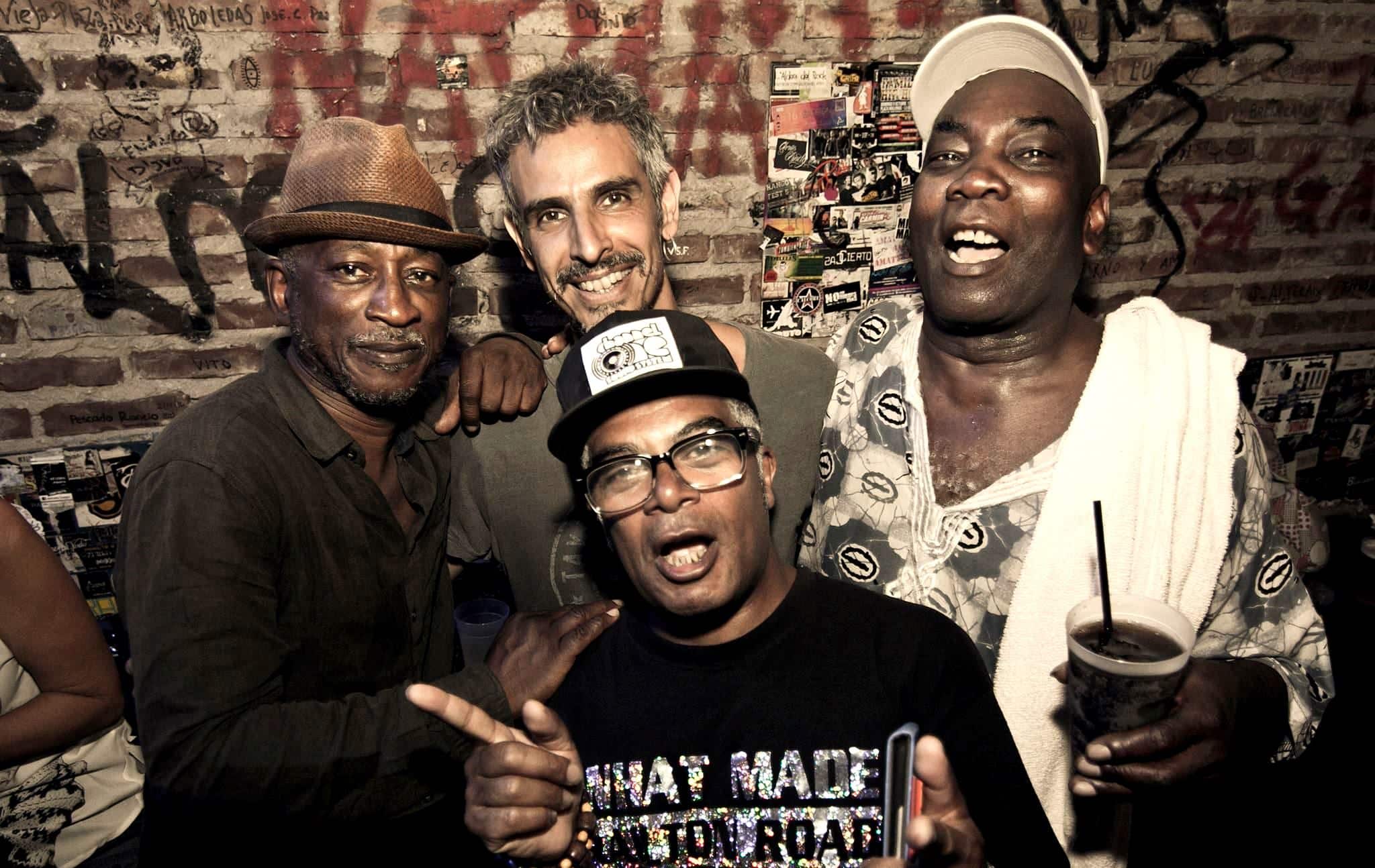 Brinsley Forde: "Los políticos se van a destruir ellos mismos" - El Dub Festival seguirá el viernes 3 de febrero en La Plata (Teatro Ópera), el jueves 9 en Pergamino (El Nacional), el viernes 10 en Rosario (Teatro Vorterix) y el sábado 11 en Córdoba (Refugio Guernica). ¿Se agregarán más shows? Brinsley2