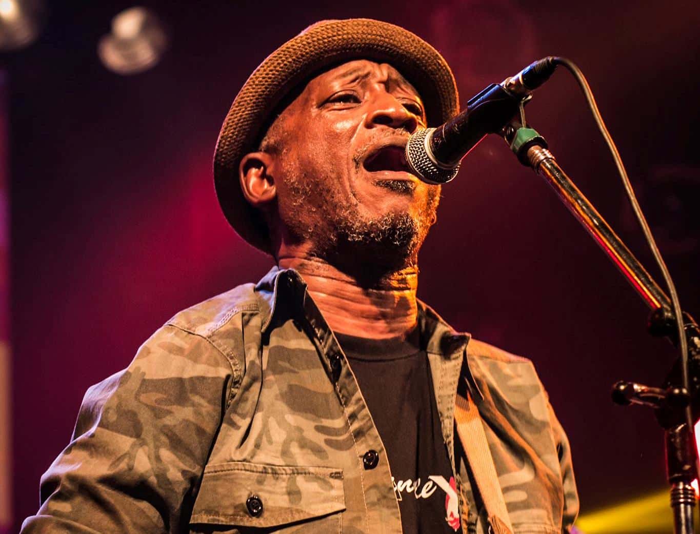 Brinsley Forde: "Los políticos se van a destruir ellos mismos" - El Dub Festival seguirá el viernes 3 de febrero en La Plata (Teatro Ópera), el jueves 9 en Pergamino (El Nacional), el viernes 10 en Rosario (Teatro Vorterix) y el sábado 11 en Córdoba (Refugio Guernica). ¿Se agregarán más shows? Brinsley3