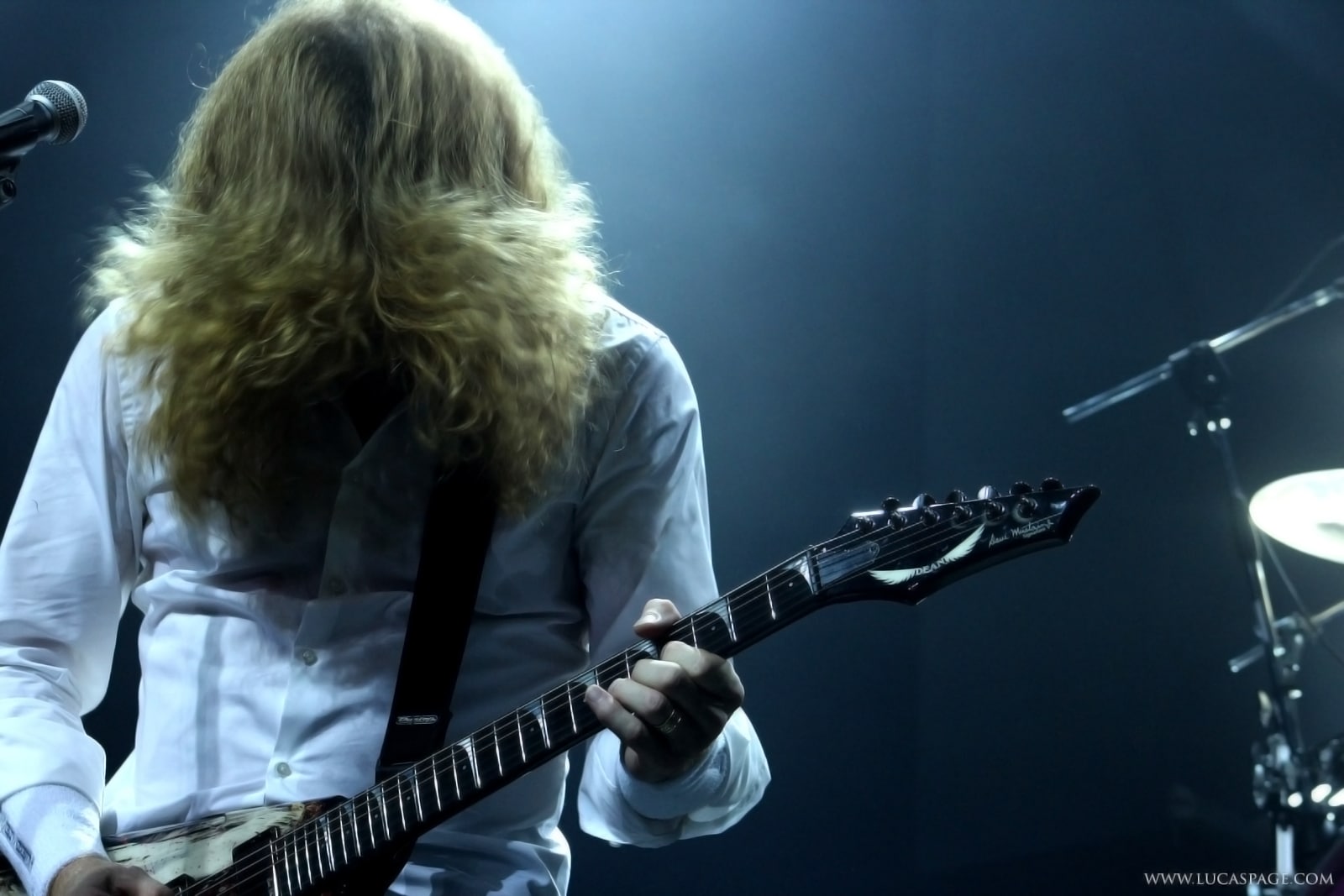Megadeth en Buenos Aires: sinfonía indestructible - Megadeth lanzó uno de sus discos claves en 1994. Por tal razón, cuando se comunicó que la banda volvería a Paternal y festejaría los veinte años de ese álbum, se intuyó que no sería una visita más. La celebración era inminente: las entradas, los carteles y los anuncios radiales anunciaban a "Youthanasia" en primera plana. Pero con el correr de los meses, la información mutó. Megadeth Lucas Page 10