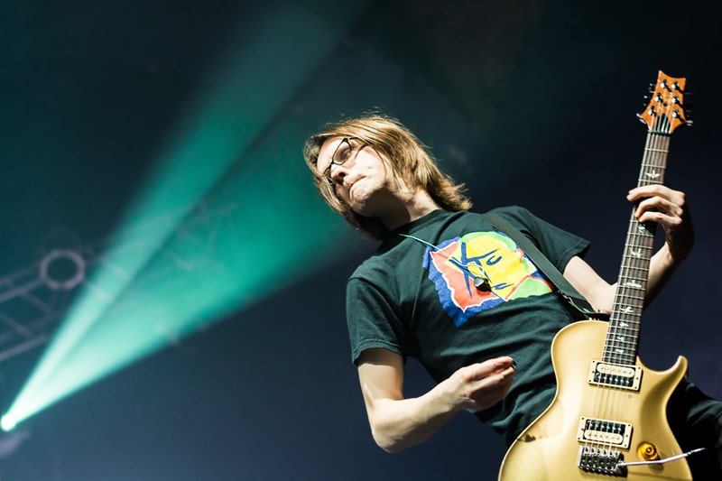 Steven Wilson volvió a deslumbrar en el Vorterix - Steven Wilson volvió a hacerlo. Una vez más mantuvo a una sala repleta en vilo durante casi 2 horas y media, con piezas atrapantes, historias envolventes, un sonido perfecto, hipnótico, una performance musical digna de los mejores. Nuevamente se llevó infinitos aplausos, interminables e incontrolables ovaciones, incontables elogios. De nuevo dejó en claro por qué las grandes figuras del rock progresivo - y sus seguidores - lo siguen eligiendo, una y otra vez. Steven Wilson Victor Spinelli