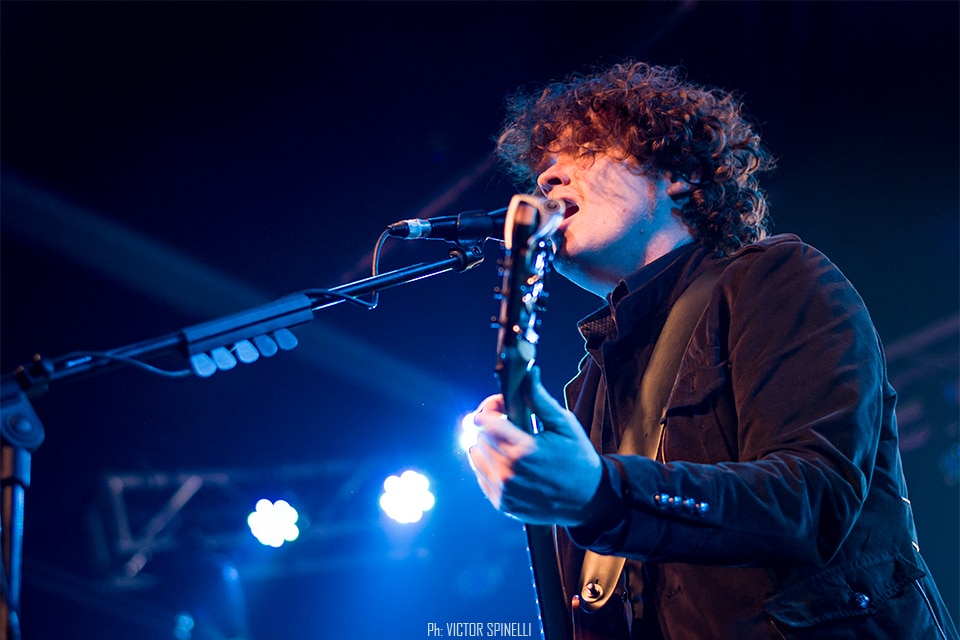 Anathema en Groove: es un sentimiento, no puedo parar - En los últimos años, Anathema ha trabado una relación intensa, especial con el público local. A tal punto que, en su último disco, el sexteto incluyó un clásico cántico popular, grabado en vivo y en directo en su show de 2015 en el Teatro Vorterix. En este contexto, y con la ansiedad de revivir aquel momento, la banda completada por Jamie Cavanagh (bajo), los hermanos John (percusión y batería) y Lee Douglas (voz), y el multi-instrumentista portugués Daniel Cardozo (batería, percusión teclados), visitó nuevamente nuestro país. a8baf336 7faf 4969 a84c 97cda515fae5