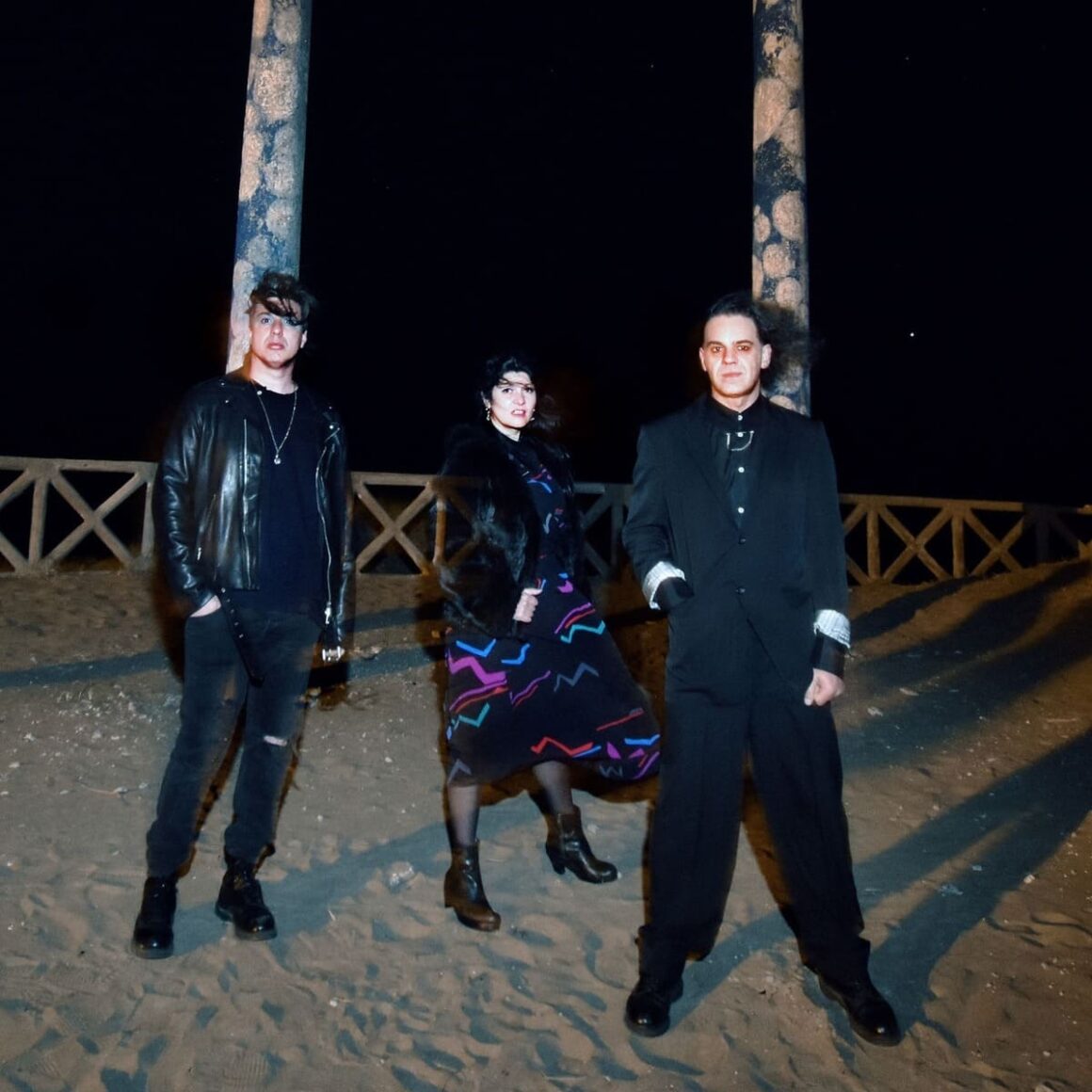 AltoCamet - Luego en el 2007 lanzan En El Parque Remixes un disco que marca el regreso de Canu a la banda recreando los climas de su EP antecesor, pero con un enfoque más bailable y nocturno. Fue producido por Canu y obtuvo un premio Carlos Gardel como Mejor Álbum de Remixes. AltoCamet