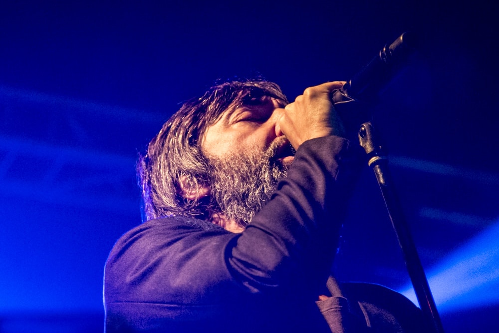 Babasónicos en Temperley - Babasónicos sigue su gira por el Conurbano bonaerense. Tocaron en Maschwitz , Quilmes, y ahora en un lugar que les es muy familiar: El Auditorio Sur en Témperley. El show agotó las entradas, sólo unas pocas en puerta se vendieron a último momento. El público del sur, notablemente más joven que el del Luna Park, se deleitó con una buena lista de temas. babas