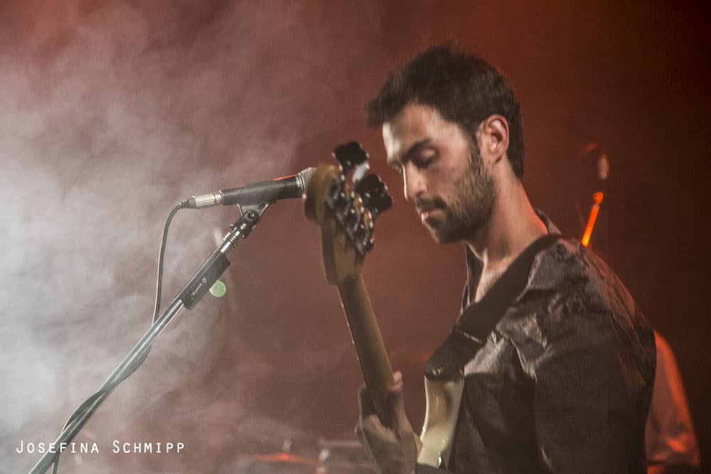 Barco presentó "Antes del desmayo" en el Roxy Live - Barco es una banda pop de la zona de Florida. Su música evoca a bandas pop latinas como Zoé con fuerte presencia de pistas y sintetizadores. La voz de Alejandro recuerda al Flaco Spinetta y a Cerati. barco 2