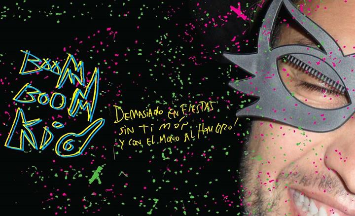 Boom Boom Kid: "Salgo a la calle a decir lo que me plazca" - "Empecinados en ganar, estudian lo que vos queres y contratarán al teatrillo de hoy. Para la juventud, pan y circo señor. Se maquillaron muy bien, ya los veo. Tu Buenos Aires no huele muy bien. Se que van por vos. Quieren ser tu voz. Y robar tu luz (…) Tu Argentina huele a letrina", grita Boom Boom Kid con una llamativa explicitud en "Gato encerrado", primer corte de su nuevo trabajo "El destino de los malditos". "Había una necesidad de expresarlo así. Yo no tengo nada que vender, salgo a la calle a decir lo que me plazca y tengo la música. Yo siento eso. Salió con una urgencia porque quería sacarlo antes de las elecciones y ahí está, en la calle", explica Carlos Rodríguez, que a lo largo de los años ha adoptado diversos seudónimos: Nekro, Voom Vaan Kinder, Il Carlo, El Principito hardcore. bbk