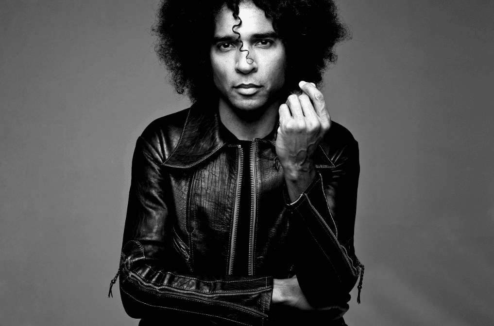 William Duvall, de Alice in Chains: "Con una guitarra acústica se puede hacer la música más heavy del mundo" - Desde ahí, la carrera artística de Duvall fue lentamente en ascenso. Con su proyecto Comes With the Fall, el cantante y guitarrista sacó tres álbumes: un homónimo (2000), "The Year is One" (2001) y "Beyond the Last Light" (2007). Él no lo sabía, pero gracias a esa banda y a las vueltas del destino, en 2006 iba a pasar al frente de un grupo histórico: Alice in Chains. bd637ad4 9eb1 4488 91ba 92d5fd22d3d8
