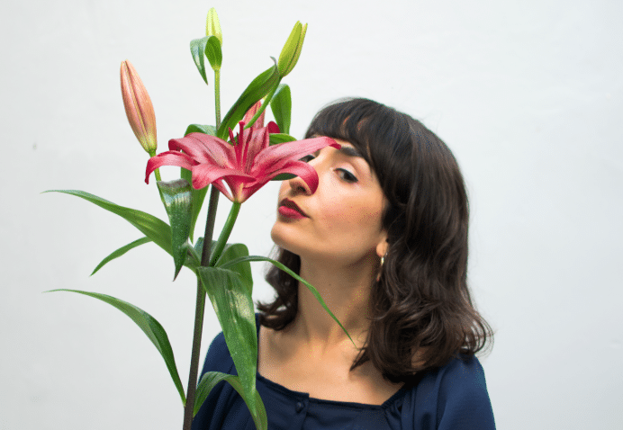 Maca Mona Mu y su obra más introspectiva - La cantautora Macarena Muñoz, más conocida como Maca Mona Mu, lanza su nuevo álbum como un homenaje al crecimiento y a la constancia, a la fortaleza y a la flexibilidad que se refleja a través de la historia del Bambú. ccfe960a 6c48 4a24 a9b7 4632060fd03e