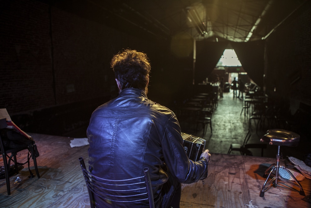Ciudad del Tango - Los Ciudad Baigón forman parte de la nueva generación de tangueros con espíritu de rock. Elogiados por el Indio Solari, sumaron un nuevo desafío: autogestionar su propio espacio. ciudad baigon 3