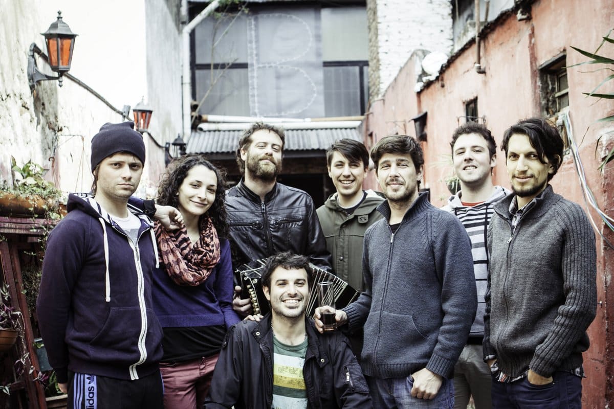 Ciudad del Tango - Los Ciudad Baigón forman parte de la nueva generación de tangueros con espíritu de rock. Elogiados por el Indio Solari, sumaron un nuevo desafío: autogestionar su propio espacio. ciudad baigon