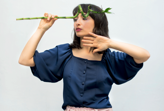 Maca Mona Mu y su obra más introspectiva - La cantautora Macarena Muñoz, más conocida como Maca Mona Mu, lanza su nuevo álbum como un homenaje al crecimiento y a la constancia, a la fortaleza y a la flexibilidad que se refleja a través de la historia del Bambú. d29706b7 6041 4446 addb 4c1642d93eb5