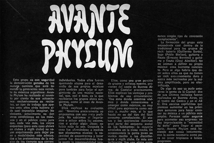 Avante Phylum - Este grupo es con seguridad la demostración genulna de los nuevqs caminos que está tomando la generación más reciente de músicos argentinos: Avante Phylum ha realizado el novento por ciento de sus actuaclones exclusivamente en recitales, un tipo de trabajo que apenas unos años atrás hubiera sido casi imposible imaginar. No obstante, actualmente se dan otras condiciones en los músicos y en el público como para que, cada vez más, los viejos esquemas (para este caso shows en clubes y nigth clubs) se vayan anquilosando para dejar paso a modalidades más adecua. das a las pretensiones de la música de los tiempos que corren: gente escuchando la palabra, gente sintiendo internamente la música. e374619f 4c18 4bd0 b482 50408b4e45f3