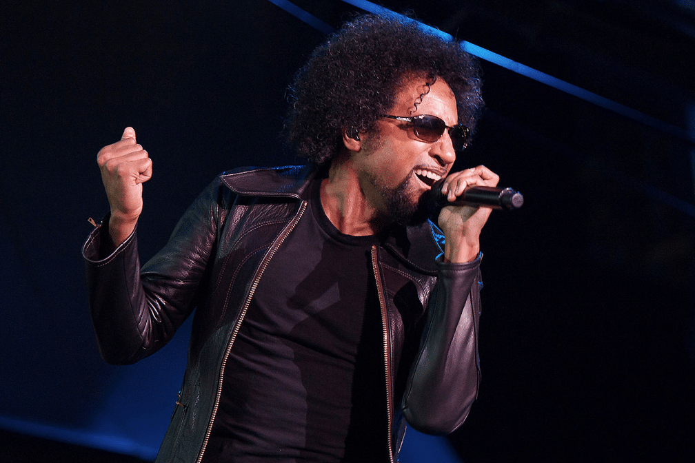 William Duvall, de Alice in Chains: "Con una guitarra acústica se puede hacer la música más heavy del mundo" - Desde ahí, la carrera artística de Duvall fue lentamente en ascenso. Con su proyecto Comes With the Fall, el cantante y guitarrista sacó tres álbumes: un homónimo (2000), "The Year is One" (2001) y "Beyond the Last Light" (2007). Él no lo sabía, pero gracias a esa banda y a las vueltas del destino, en 2006 iba a pasar al frente de un grupo histórico: Alice in Chains. f0cf39fa 32ea 4f50 85a9 6a2ba4032694