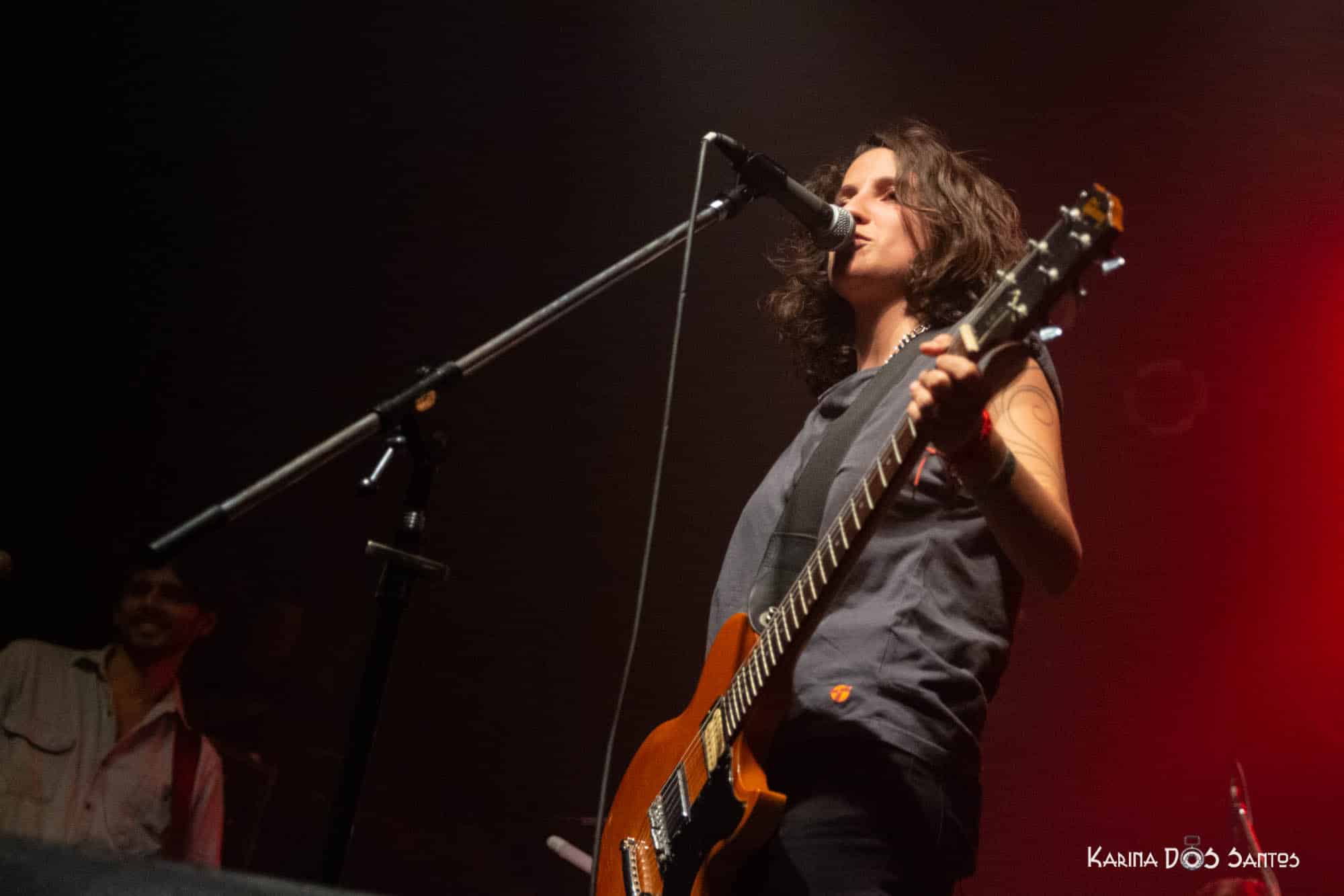 Barbi Recanati en Niceto: gozando la revolución - En un show de Barbi Recanati se respiran aires de libertad, revolución, de romper con lo establecido y crear nuevos paradigmas. La ex líder de Utopians está cada vez más consolidada en su nueva faceta como solista y armó una fiesta en Niceto presentando su nuevo repertorio, rodeada de amigos y ratificando su figura de referente dentro del renovado rock argentino. f95a87c1 1a99 4207 a3ab aee8b0bf3acd