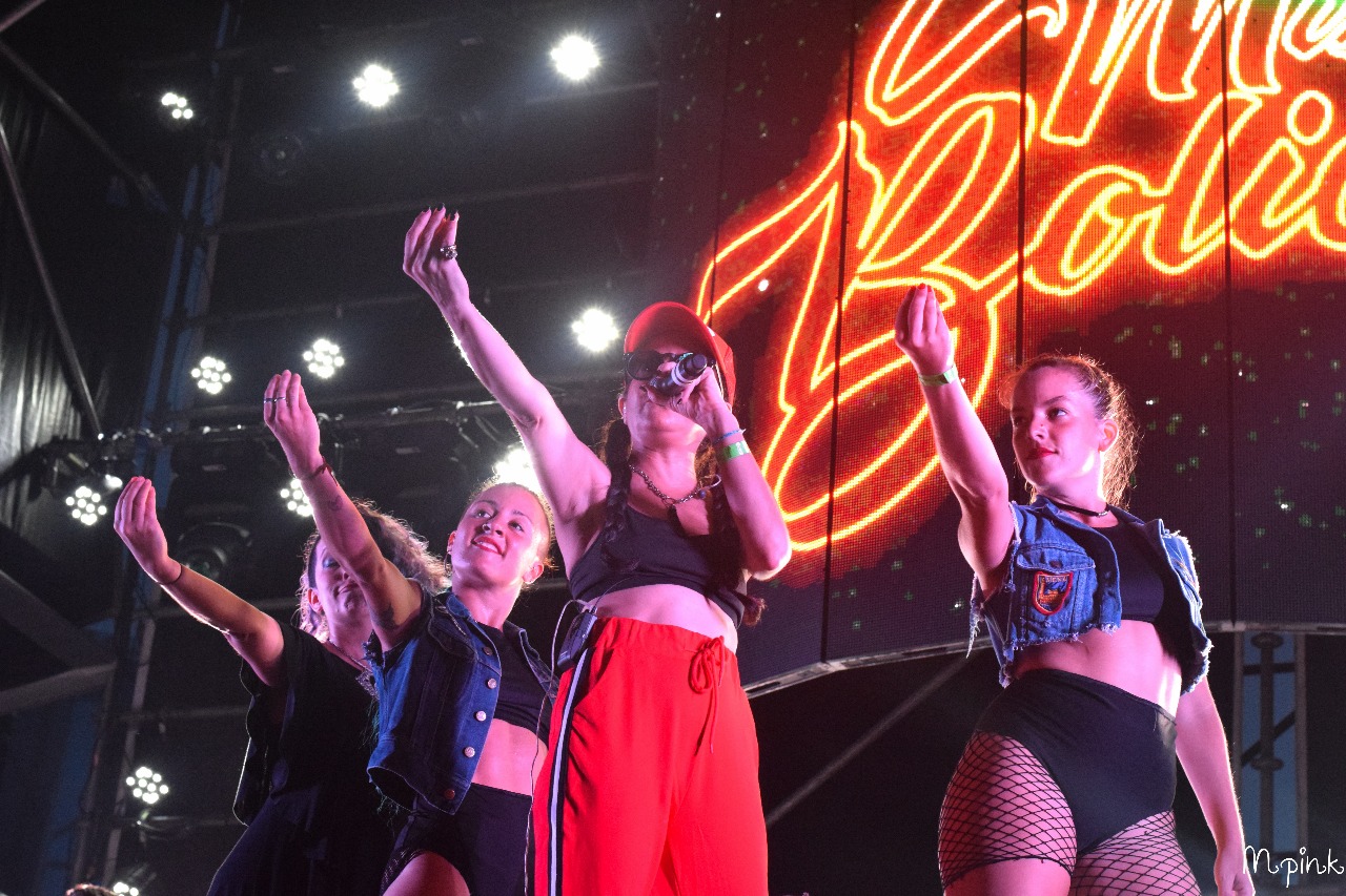Baradero Rock 2018: lo clásico, lo nuevo y lo que vendrá - El Día 2 fue más fiestero ya con el Mono Fabio de Kapanga metiendo feats con casi todos los colegas, y hasta tocando con su hijo Tobías. Arrancó muy temprano a las 15 y piquito con Lo Funebrero de Rosario. Luego fue un desfile de la nueva escena: Bándalos Chinos y los platenses Rivales, uno de los tantos de la inagotable cantera de la ciudad de la diagonales que pasaron por el Baradero. fbe1ad8e 23c6 4921 8cc5 7582cbc48193