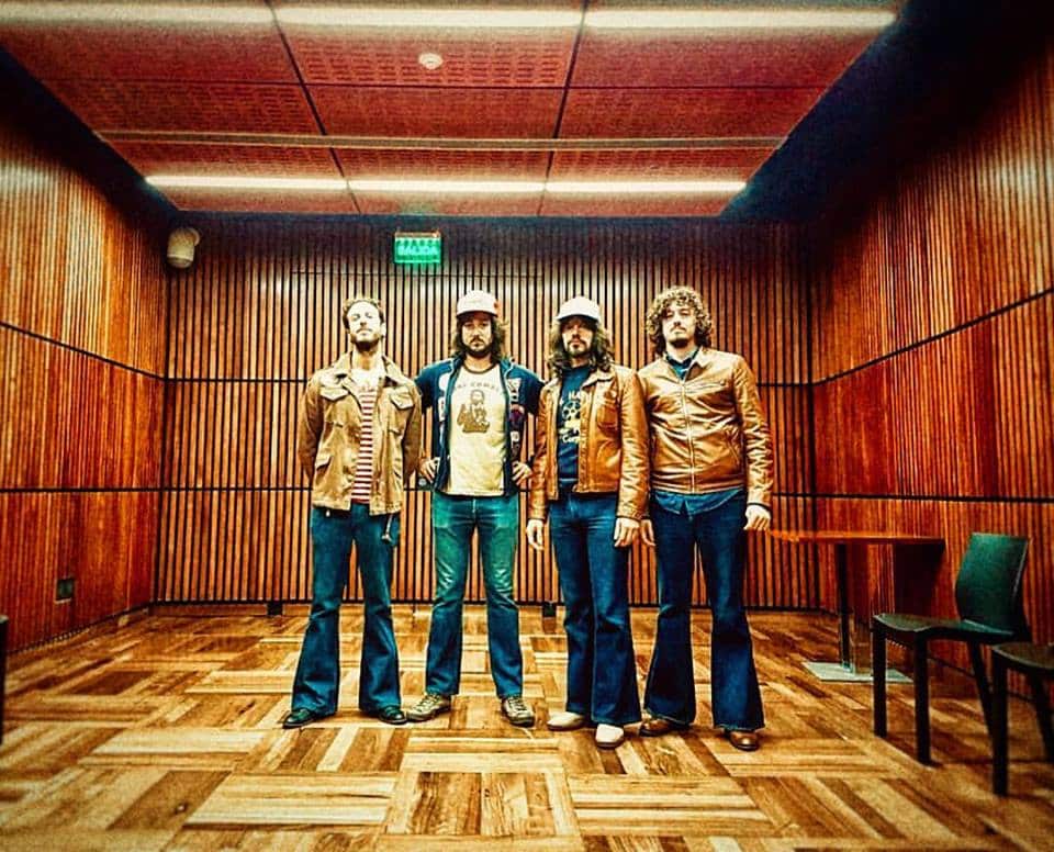 Los Heladeros del Tiempo - Los Heladeros del Tiempo son un conjunto de música popular, liderados por Frankie Langdon (ex Don Adams). Los Heladeros del Tiempo