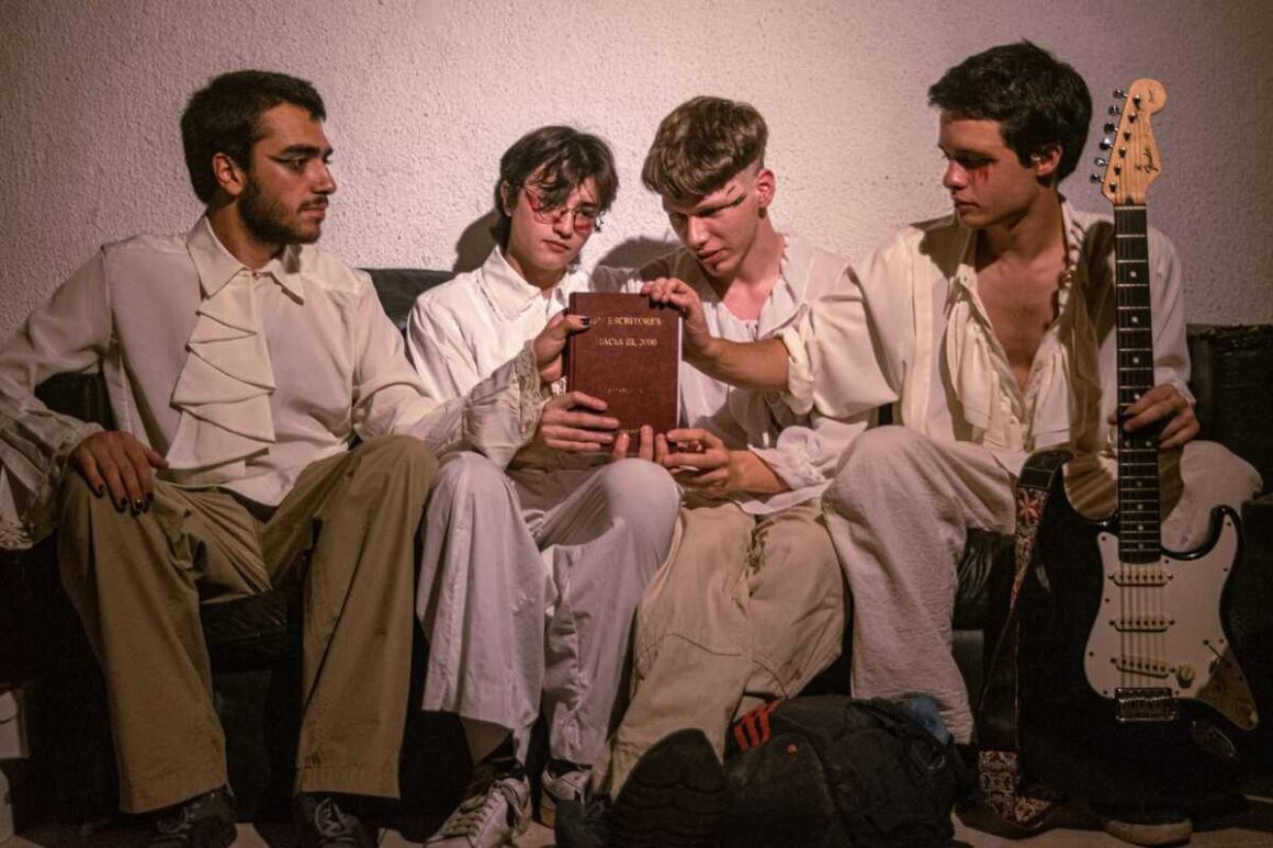 Ícaro: "Nuestro Sol es que la música no sea un mero producto" - El cuarteto de rock progresivo presenta su álbum debut homónimo con gran presencia instrumental que invita a sumergirse en una historia y que le propone abandonarse a la experiencia musical. Ícaro. Foto de prensa