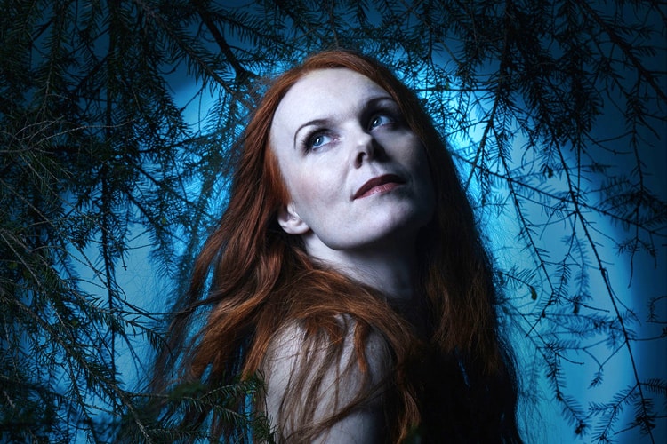 Kari Rueslåtten: "La melancolía es algo hermoso" - Kari Rueslåtten: Mis primeros trabajos siempre van a ser una parte de mi como artista, pero ya no hago metal. Aun así, mucha gente me sigue desde entonces, y eso es maravilloso. kari rueslatten