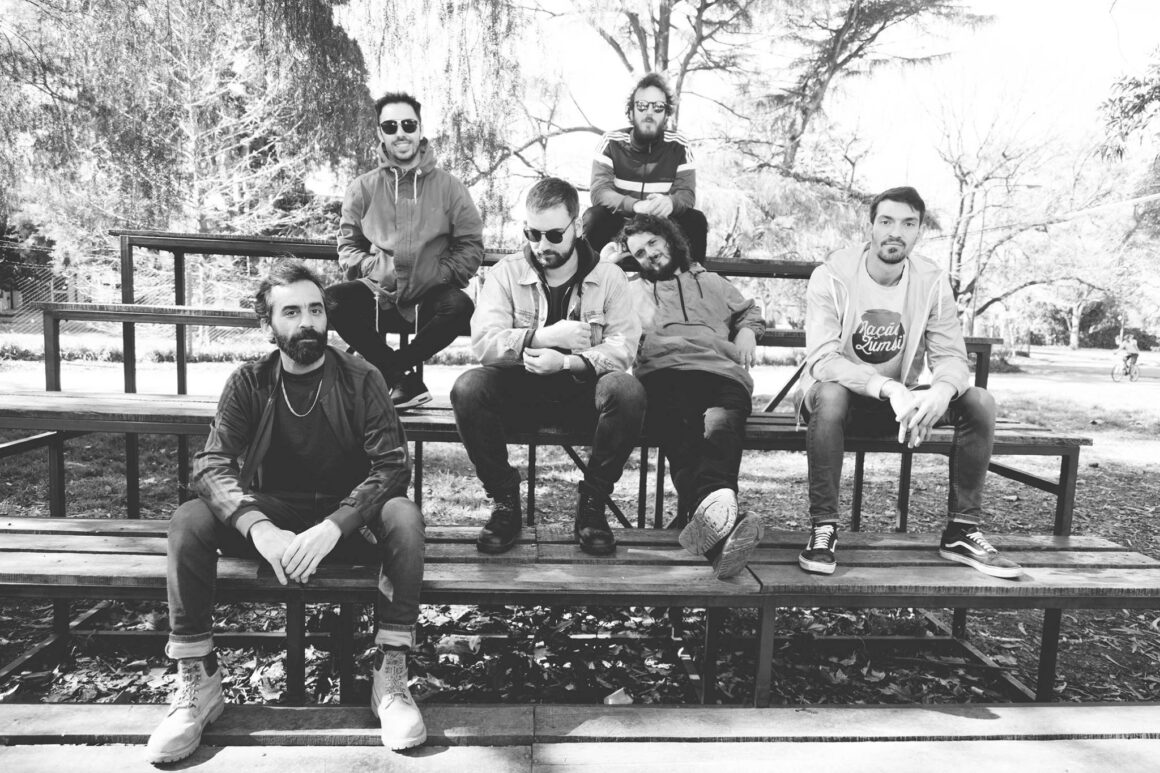 Morbo y Mambo - El grupo hizo varias giras por Brasil que incluyó shows en Río, Sao Paulo, Sao Carlos y Belo Horizonte, en los que compartieron escenarios con Curumin, Do Amor y Bixiga 70 entre otros. En octubre de 2012 tocaron ante miles de personas enloquecidas en el festival MoLA (organizado por el histórico Circo Voador de Lapa, RJ). Este show tuvo un condimento nigeriano: se sumó al set Oghene Kologbo, guitarrista de Africa 70, legendaria banda de Fela Kuti. Morbo y Mambo