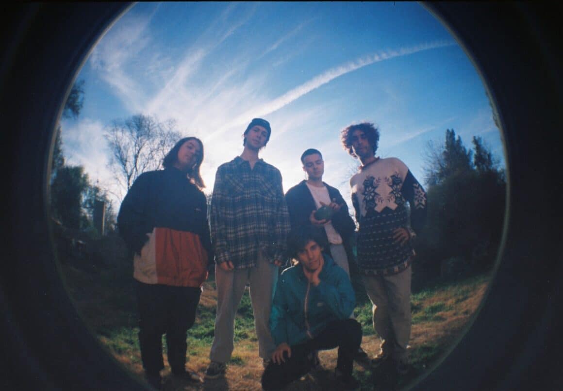 Perras on the Beach - "Takashi" es un videotour que fue registrado entre noviembre 2018 y julio 2019 por los propios integrantes de la banda y algunos amigos, a través de sus teléfonos celulares, de manera espontánea. El soundtrack documental de cuatro temas fue publicado en Youtube y en Spotify. Perras on the Beach
