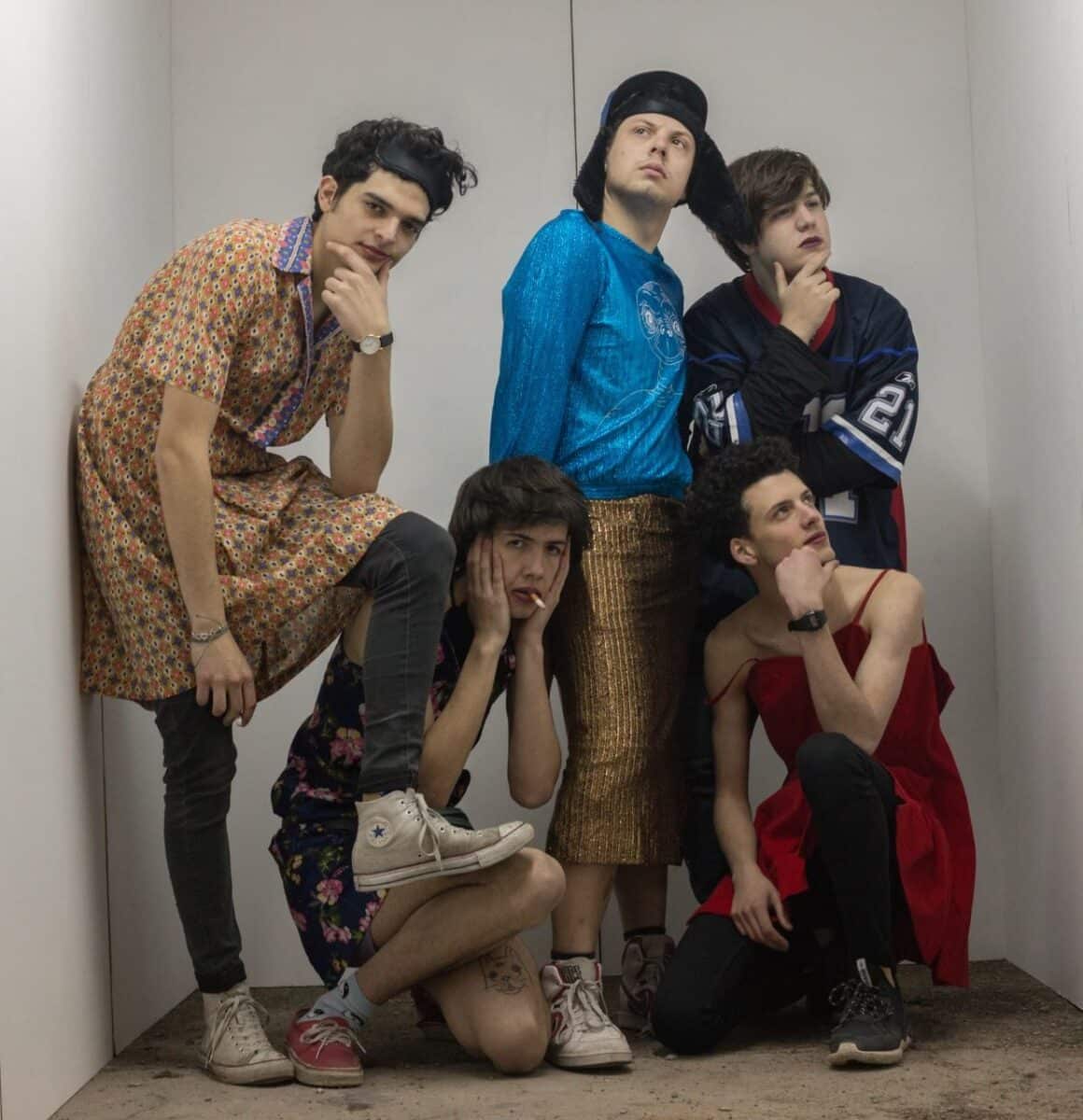 Perras on the Beach - "Takashi" es un videotour que fue registrado entre noviembre 2018 y julio 2019 por los propios integrantes de la banda y algunos amigos, a través de sus teléfonos celulares, de manera espontánea. El soundtrack documental de cuatro temas fue publicado en Youtube y en Spotify. Perras on the Beach