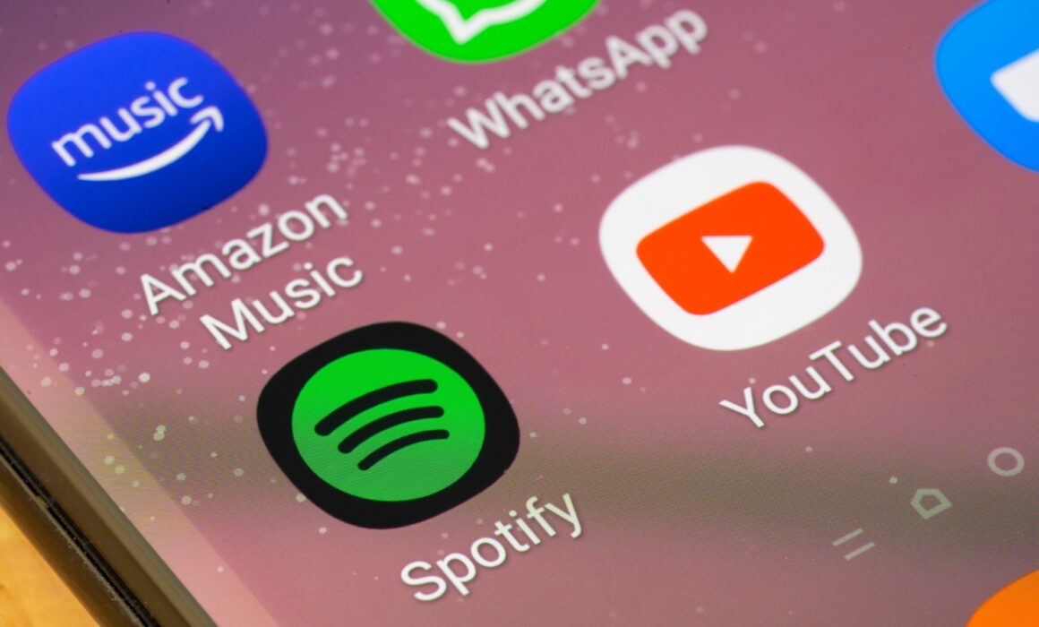 Más transparencia en la industria del streaming - El gobierno del Reino Unido ha anunciado un nuevo Código de Transparencia de la Industria en la Transmisión de Música, comprometido en aumentar la transparencia en torno a las prácticas de transmisión. streaming