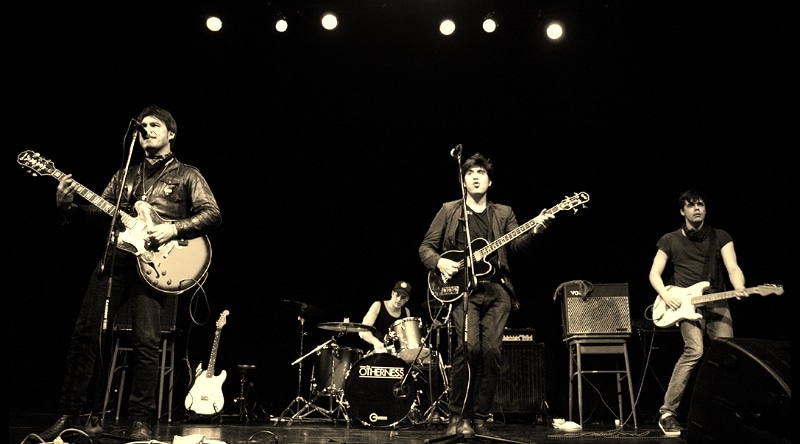 The Otherness: Rock más allá de las fronteras - A finales de 2010, la prestigiosa revista inglesa Rock Sound eligió una canción compuesta por cuatro jóvenes de la Patagonia como single de la semana, algo fuera de lo común. El tema era "Fix And Fuse", de The Otherness, integrado por Martín Otherness (voz y guitarra) Gonzalo Otherness (voz y bajo), Pablo Otherness (batería) y Agustín Otherness (segunda guitarra). the otherness