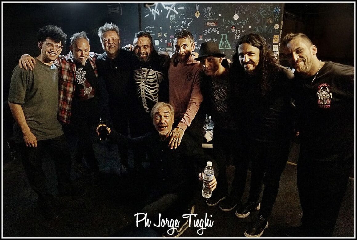 The Oligarcs: "Somos el ‘permitido’ de Los Pericos" - El cantante y guitarrista de Los Pericos habla de The Oligarcs con un cariño enorme: el de la banda de amigos. Para ellos cinco, este proyecto representa volver al potrero con sus compañeros de toda la vida. The Oligarcs