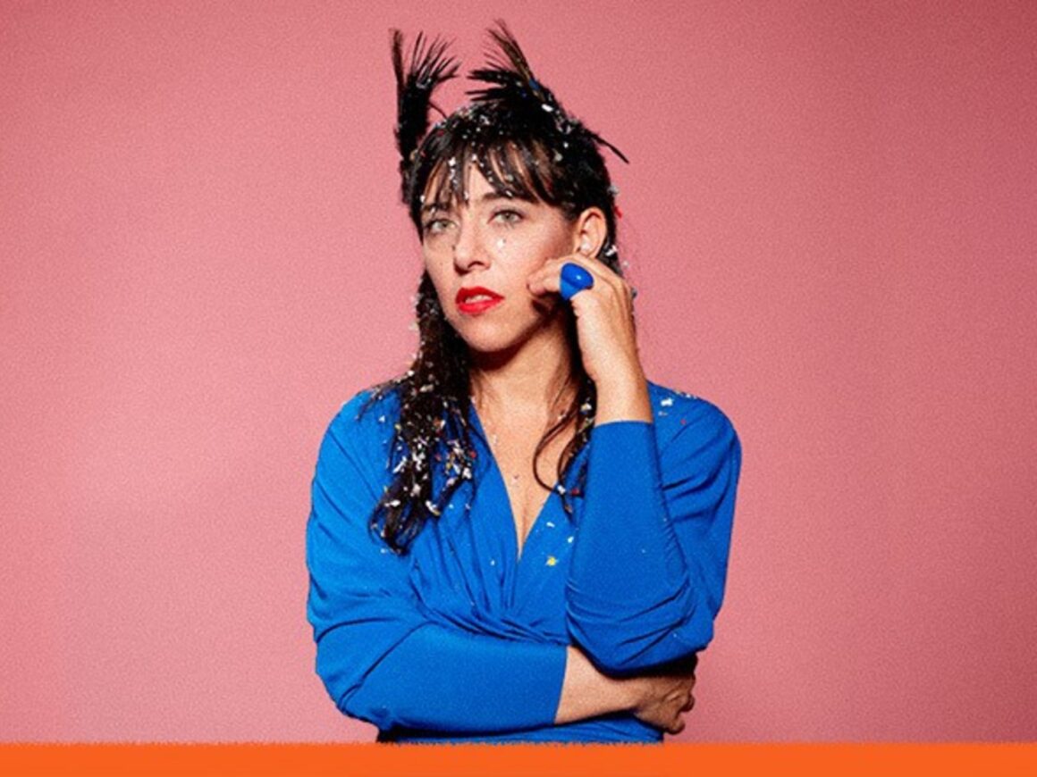 Juliana Gattas - Juliana Gattas es la cantante del grupo Miranda!, junto a Ale Sergi. En 2024 editó su disco debut como solista, luego de lanzar varios simples. Juliana Gattas
