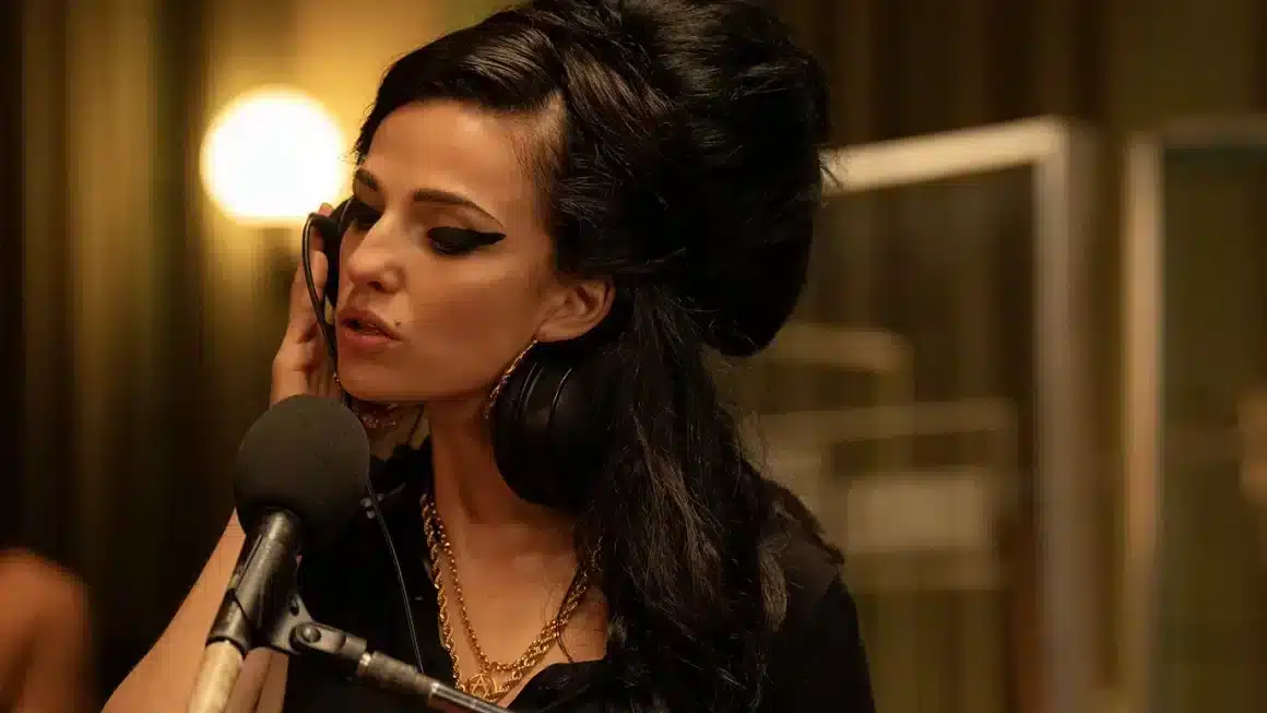 "Back to Black": entre el tributo y la trivialidad - Protagonizado por Marisa Abela, este biopic intenta homenajear a Amy Winehouse, pero omite aspectos clave de su vida y carrera y se queda a mitad de camino. Amy Winehouse, "Back to Black"
