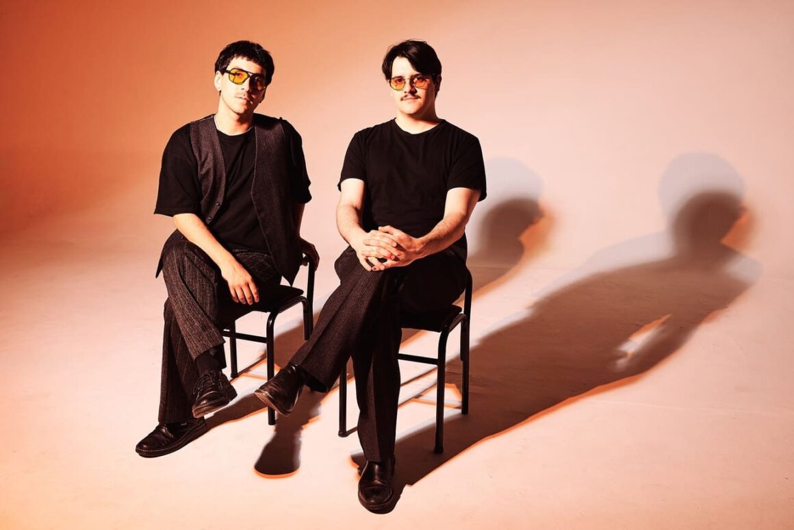 Blanc: "Siempre nos llamó la atención la neo-psicodelia y el pop" - Blanc nació como un proyecto para experimentar, producir y escribir canciones. Por eso, desde el principio estábamos grabando. Además, nos encanta el estudio. De hecho, varias de las canciones de este disco nacieron en sesiones de producción o pre-producción. Blanc