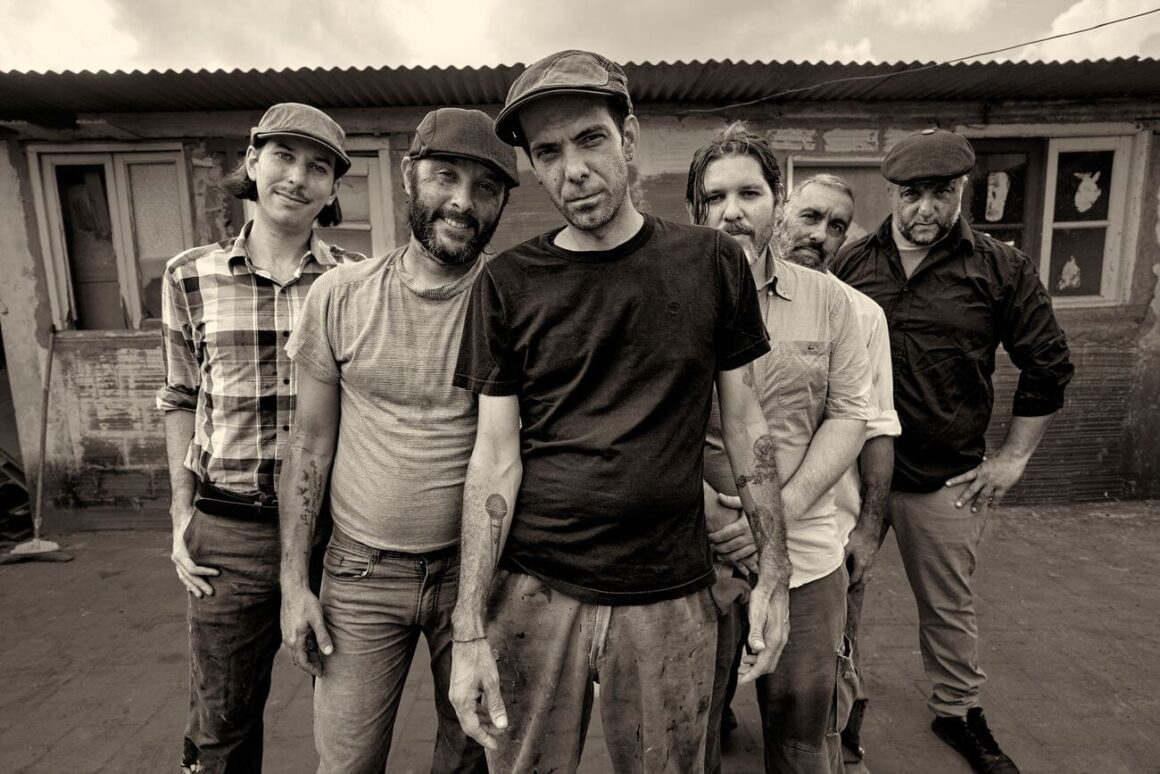 Sensafilo: "Sentíamos que teníamos algo para decir en el lugar y momento adecuados" - El proyecto Sensafilo comparte el primer adelanto de su nuevo álbum y anuncia un show importante para este sábado 4 de mayo en el marco del ciclo Córdoba Rockea, en Makena. Sensafilo