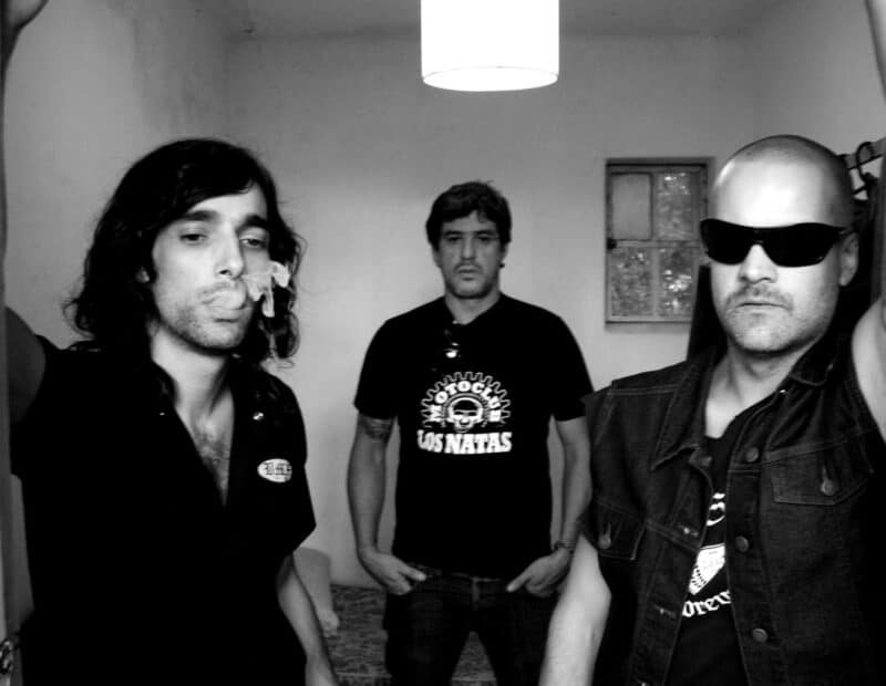 Los Natas - Los Natas es un trío de stoner rock que se formó en Buenos Aires en 1994. Sus innumerables giras por Europa y Estados Unidos los llevó a editar sus trabajos por aquellas tierras. Los Natas