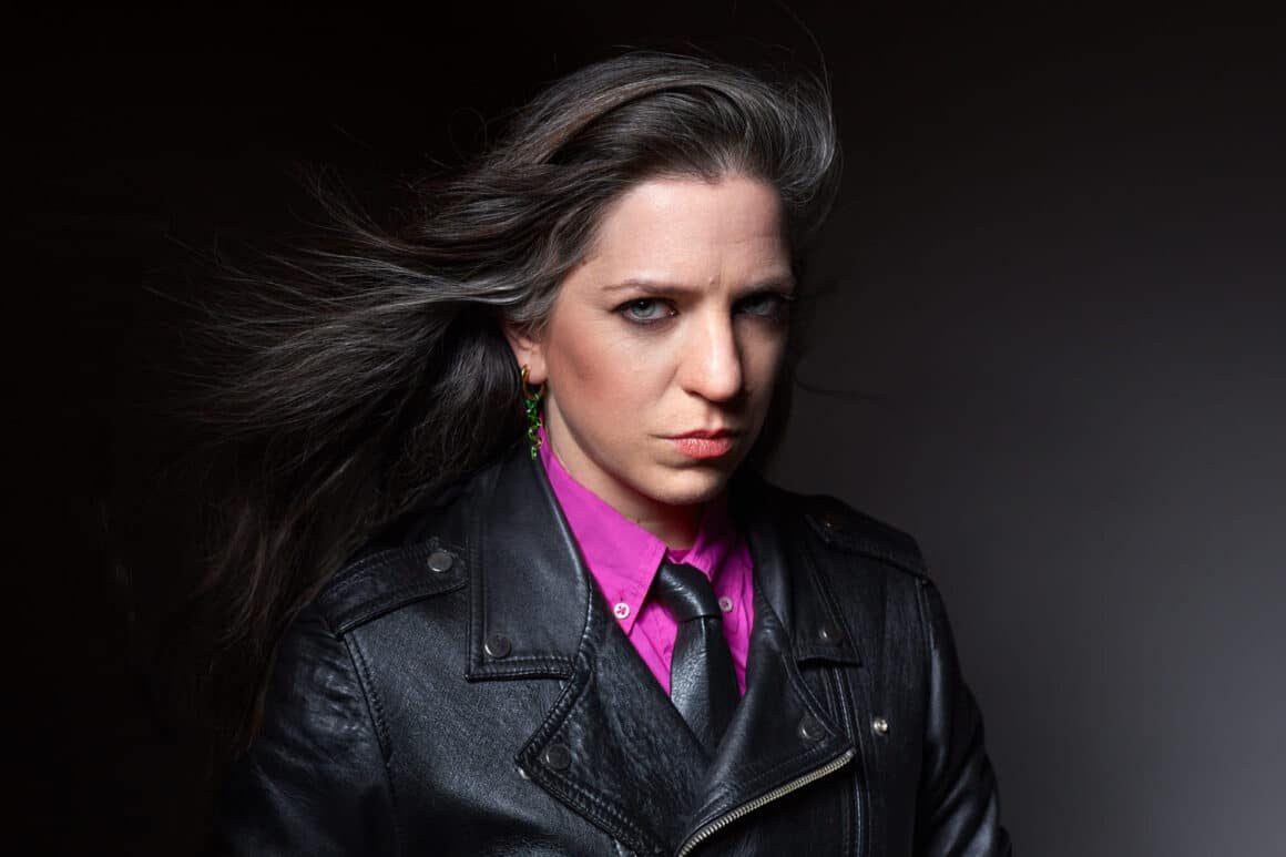 Lucy Patané lanza "Hija de ruta", su segundo disco - La guitarrista, compositora y productora artística Lucy Patané lanza su segundo disco solista, "Hija de ruta". Con este nuevo trabajo, Patané nos sumerge en un sonido más crudo, sofisticado, distorsionado y brutal, un contraste marcado respecto a su álbum debut. Lucy Patané. Foto: Sofía Martinsen