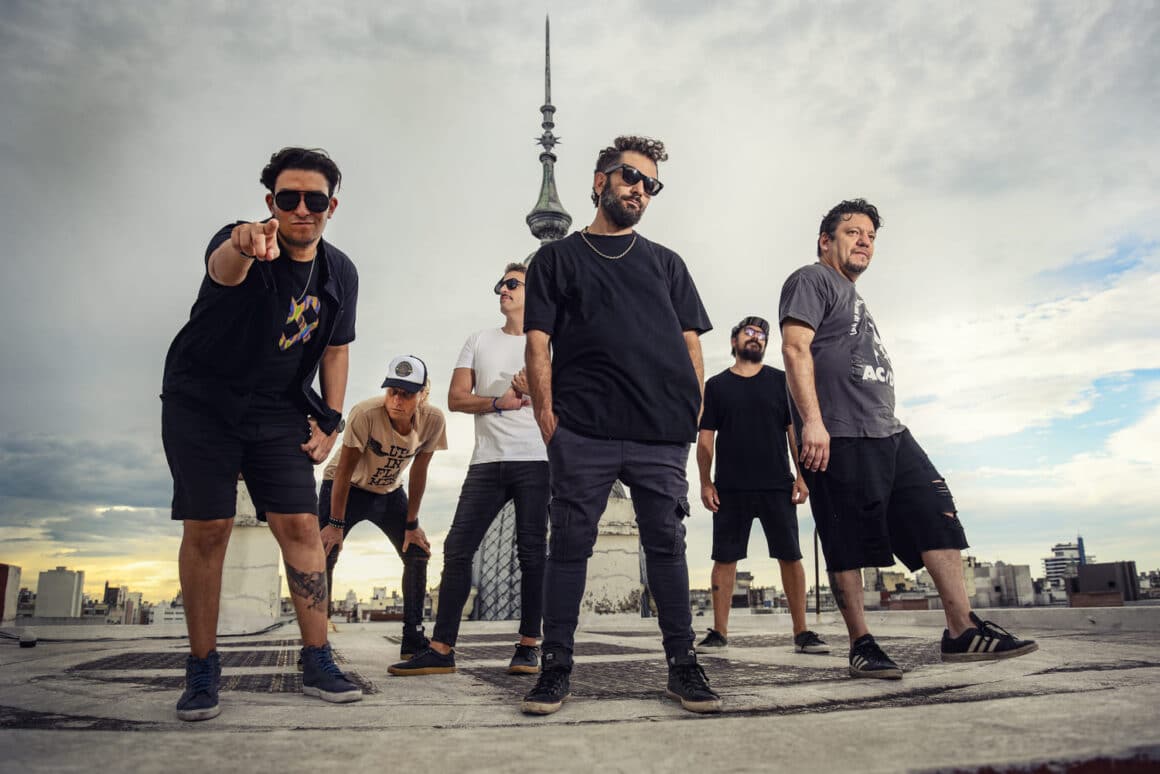 Cielo Razzo: “Hay mucha expectativa y ganas de recorrer” - Cielo Razzo tuvo un 2023 de celebración y gira por sus 30 años de vida; con un histórico show en el mítico Luna Park, donde tocó por tercera vez y presentó “Corazón" como el primer corte de su reciente disco. Le siguió "Colmena", a modo de segundo adelanto y cierre de año en el Teatro Flores. Cielo Razzo