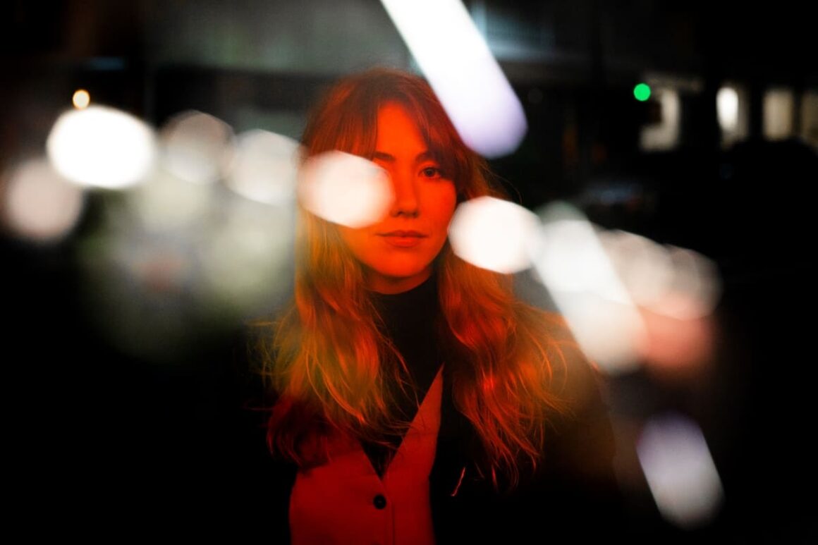 Delfina Campos estrena su "Películas perdidas" - La artista Delfina Campos sorprende en la segunda mitad del año con su nuevo disco "Películas perdidas", una obra de pop-rock con un sonido potente y contemporáneo que será presentado en vivo el 27 de septiembre en Niceto Club. Delfina Campos. Foto de prensa